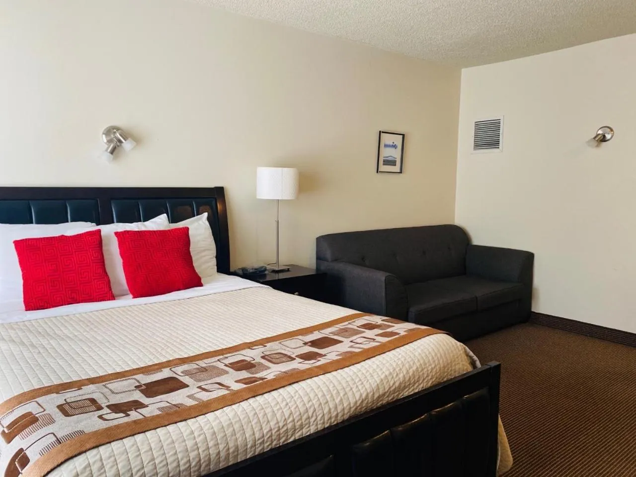 Bed in Excelsior Hôtel Spa Sainte-Adèle