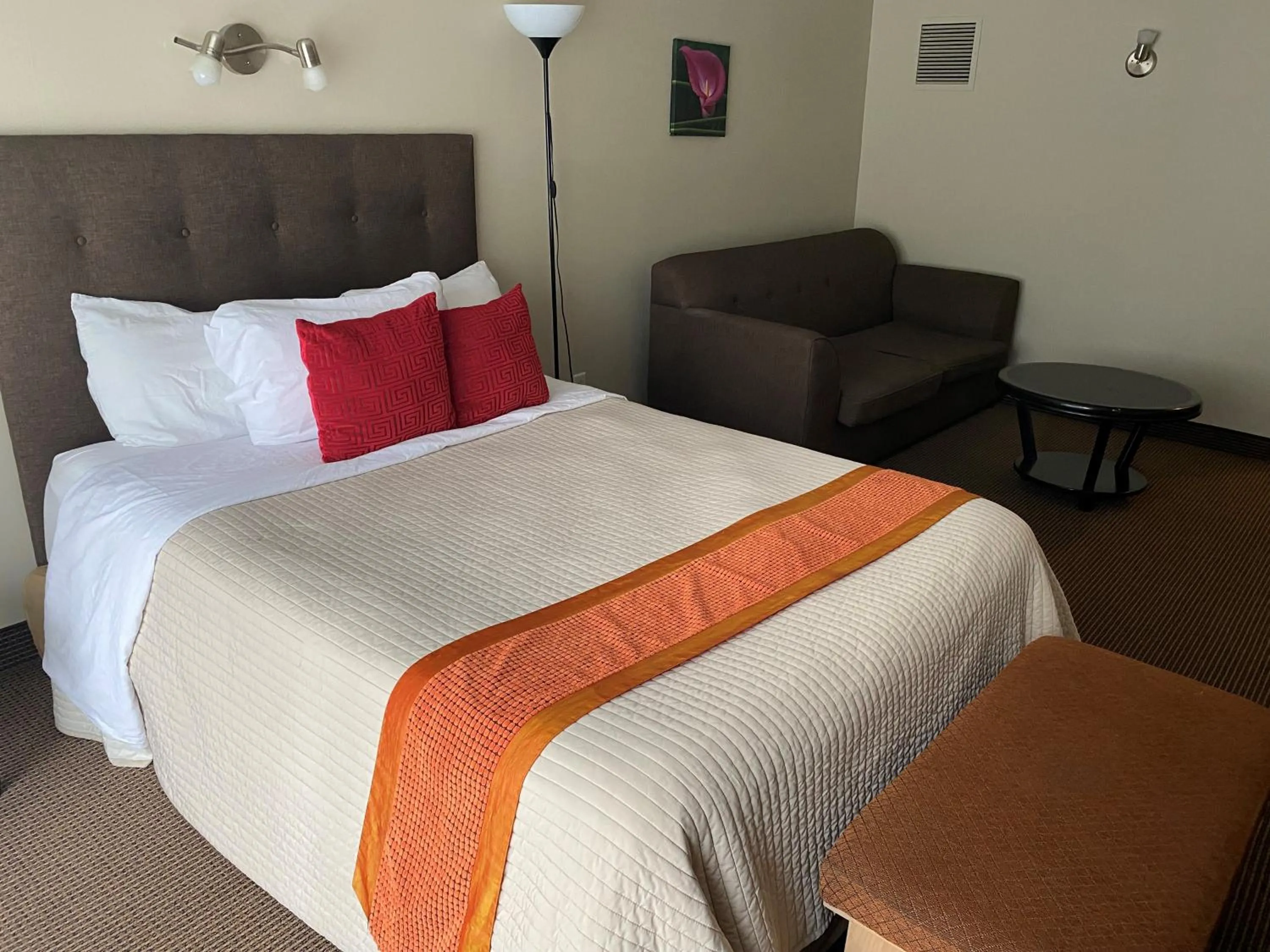 Bed in Excelsior Hôtel Spa Sainte-Adèle