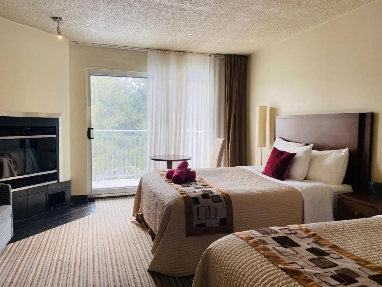 Bed in Excelsior Hôtel Spa Sainte-Adèle