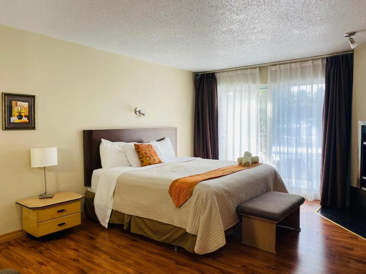 Bed in Excelsior Hôtel Spa Sainte-Adèle