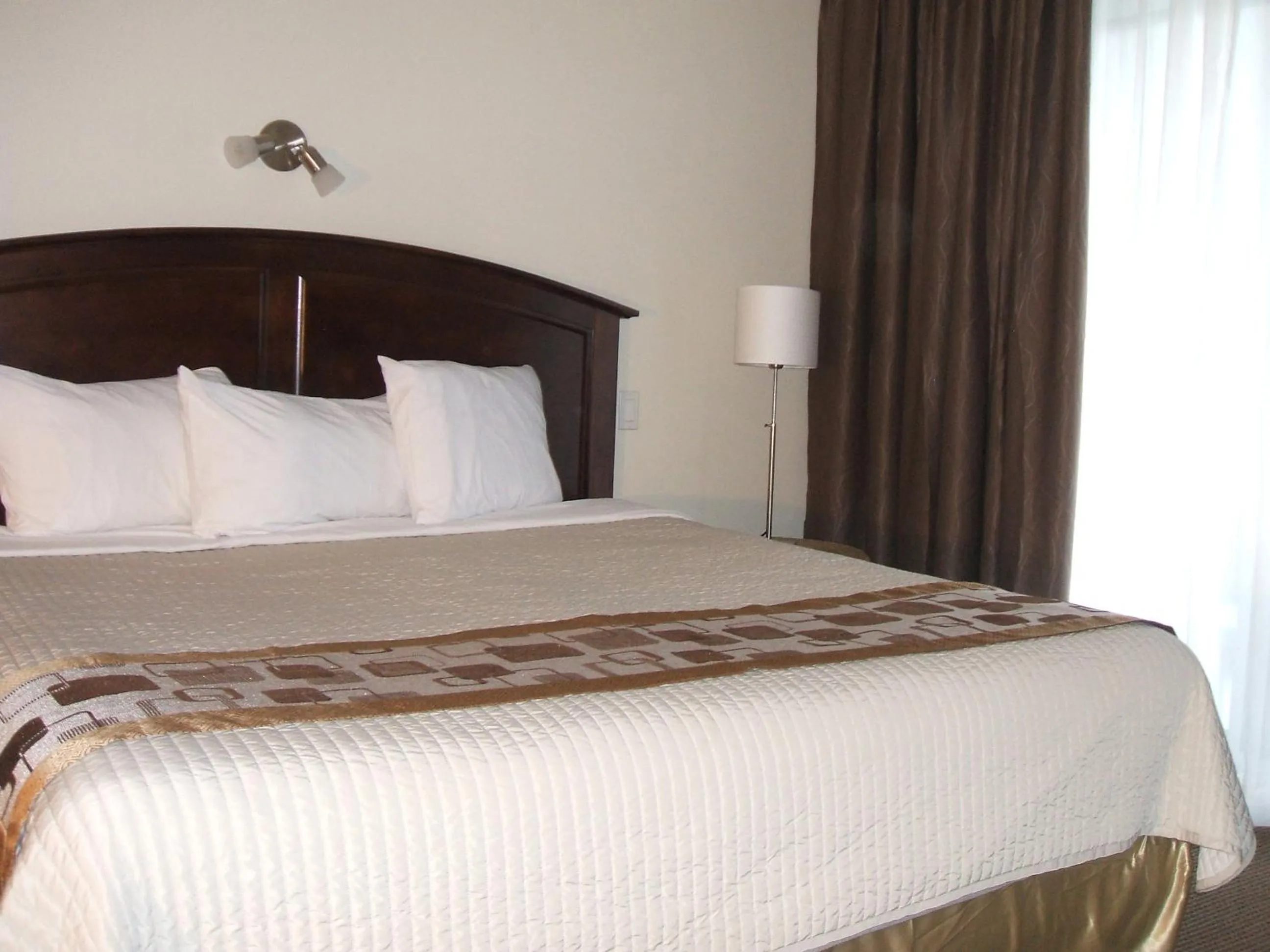 Bed in Excelsior Hôtel Spa Sainte-Adèle