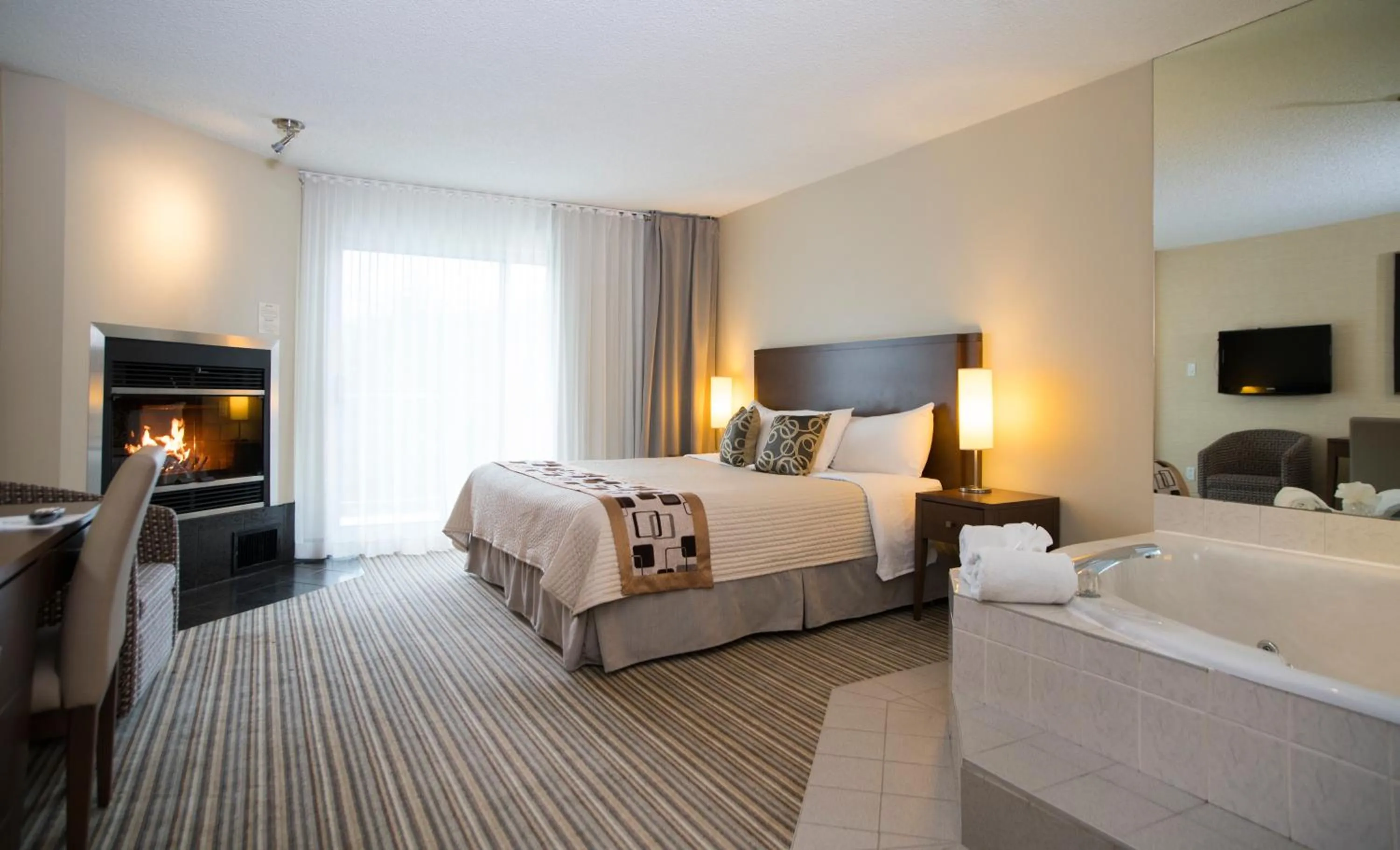 Bed in Excelsior Hôtel Spa Sainte-Adèle