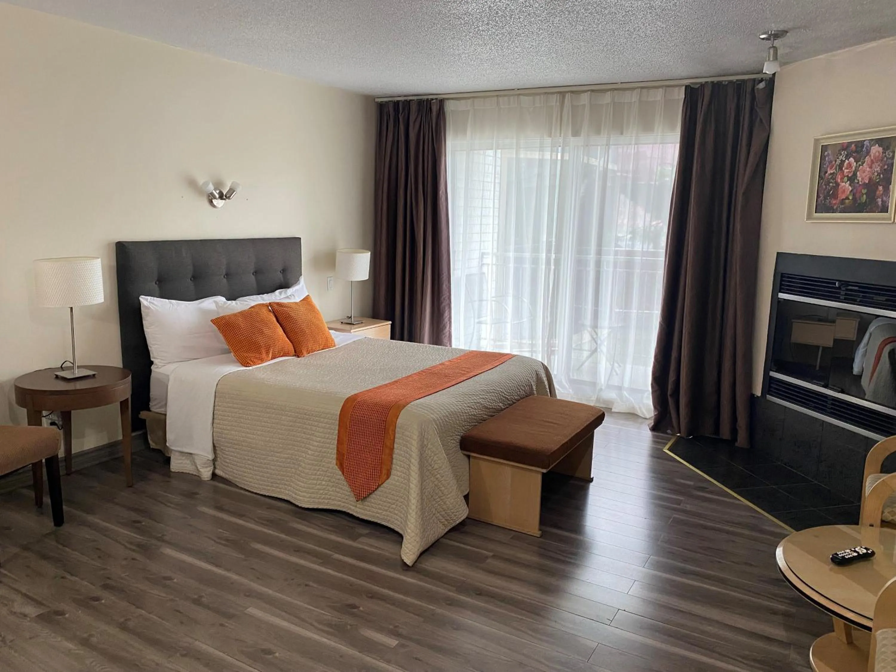 Bed in Excelsior Hôtel Spa Sainte-Adèle