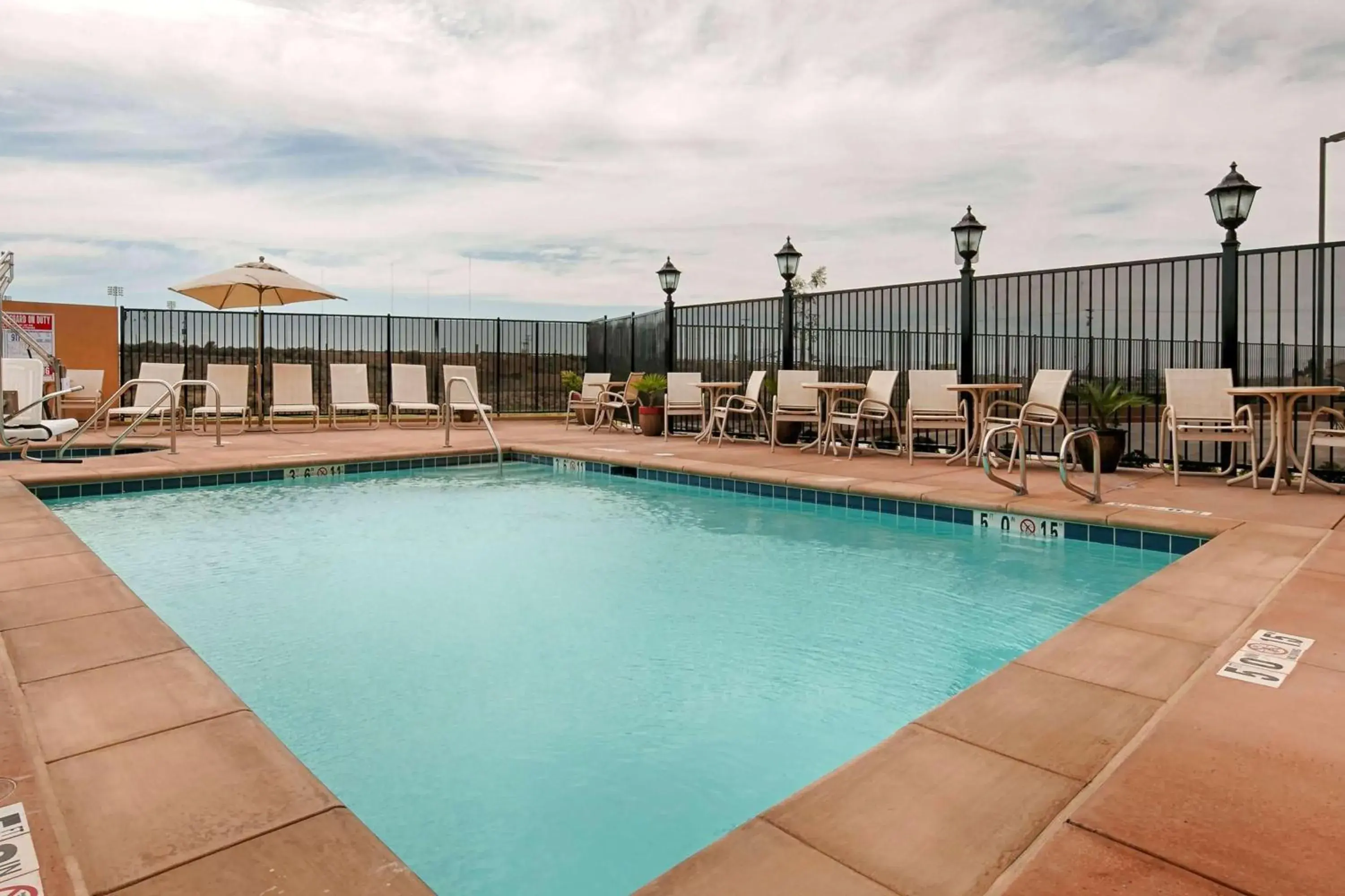 Pool view in Best Western Plus Desert Poppy Inn Pool view in Best Western Plus Desert Poppy Inn