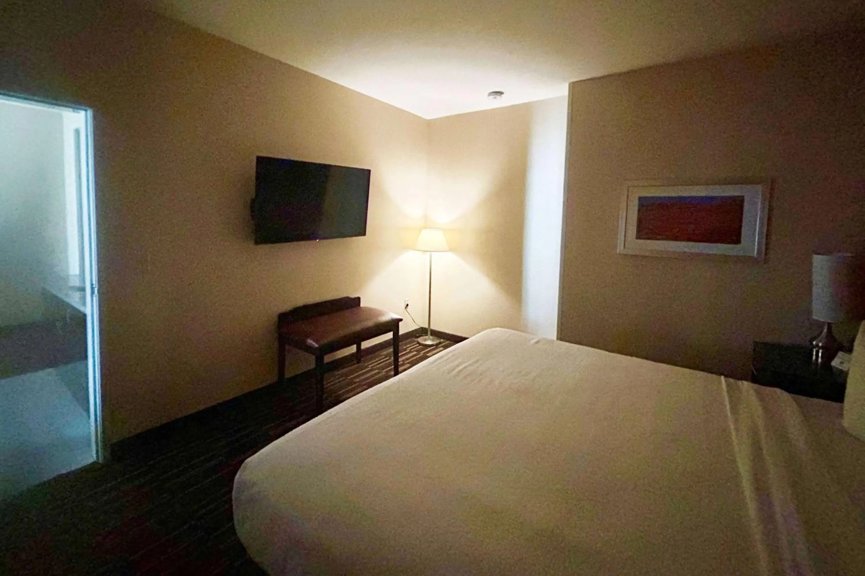 Photo of the whole room, Bed in Best Western Plus Desert Poppy Inn