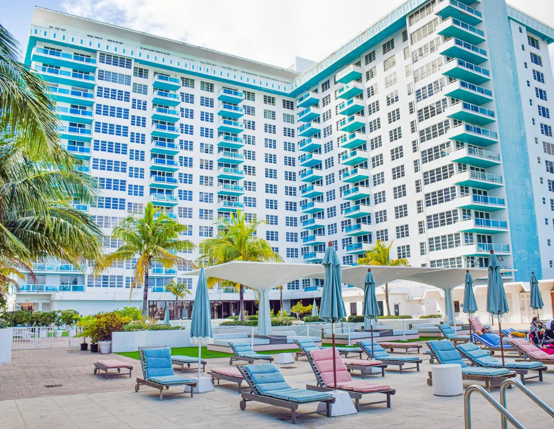 Property building in Seacoast Suites on Miami Beach