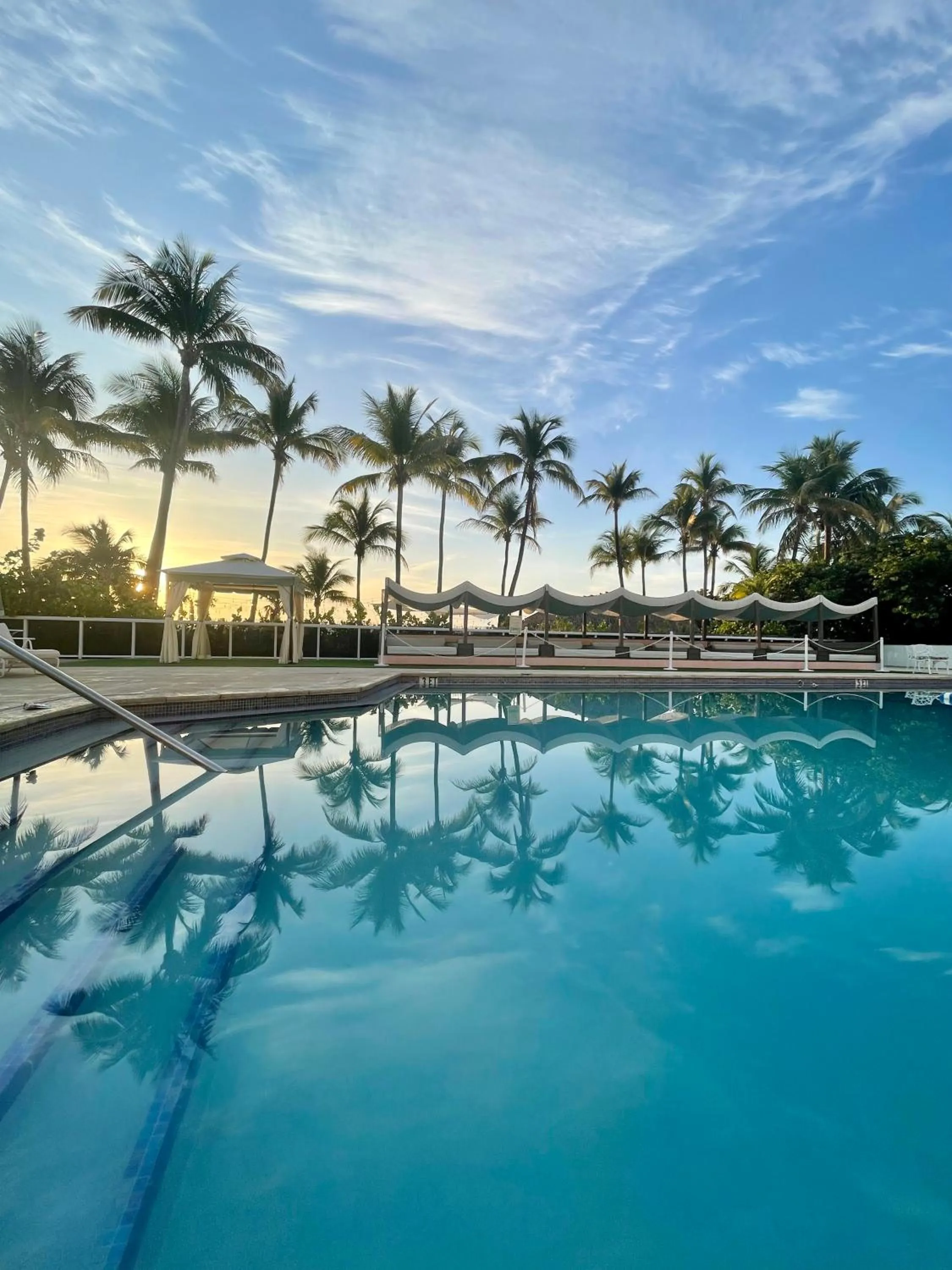 Swimming pool in Seacoast Suites on Miami Beach