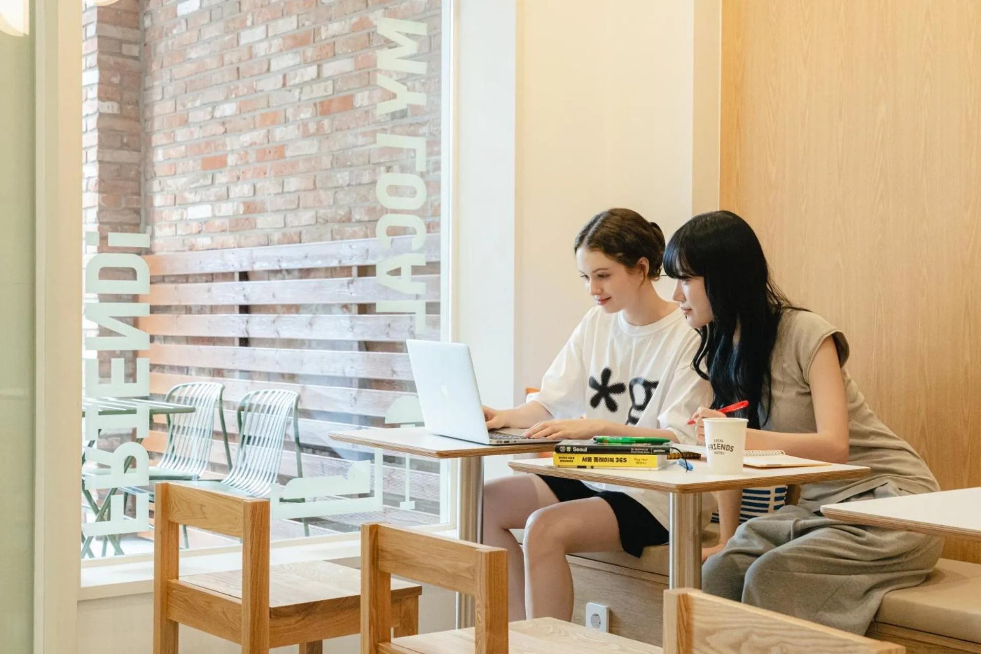Sinchon Local Friends Hotel