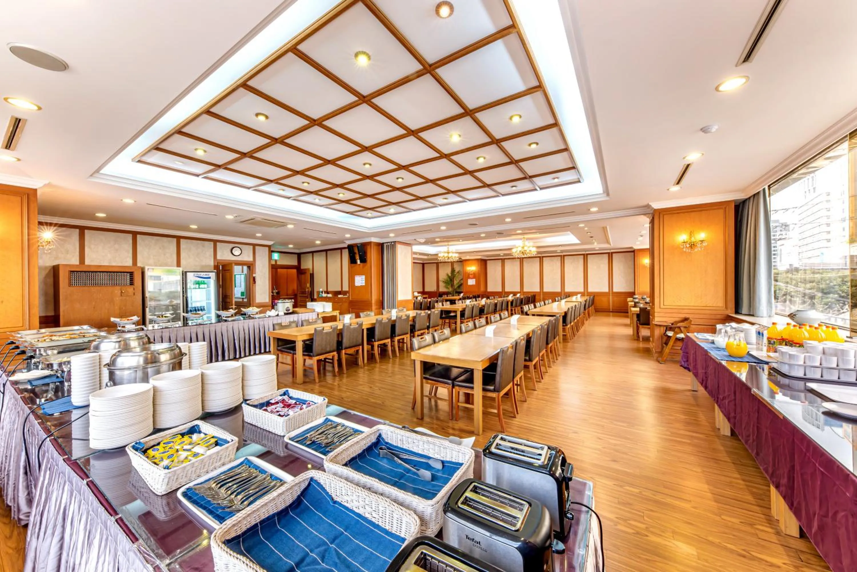 Restaurant/places to eat in Samhaein Hotel