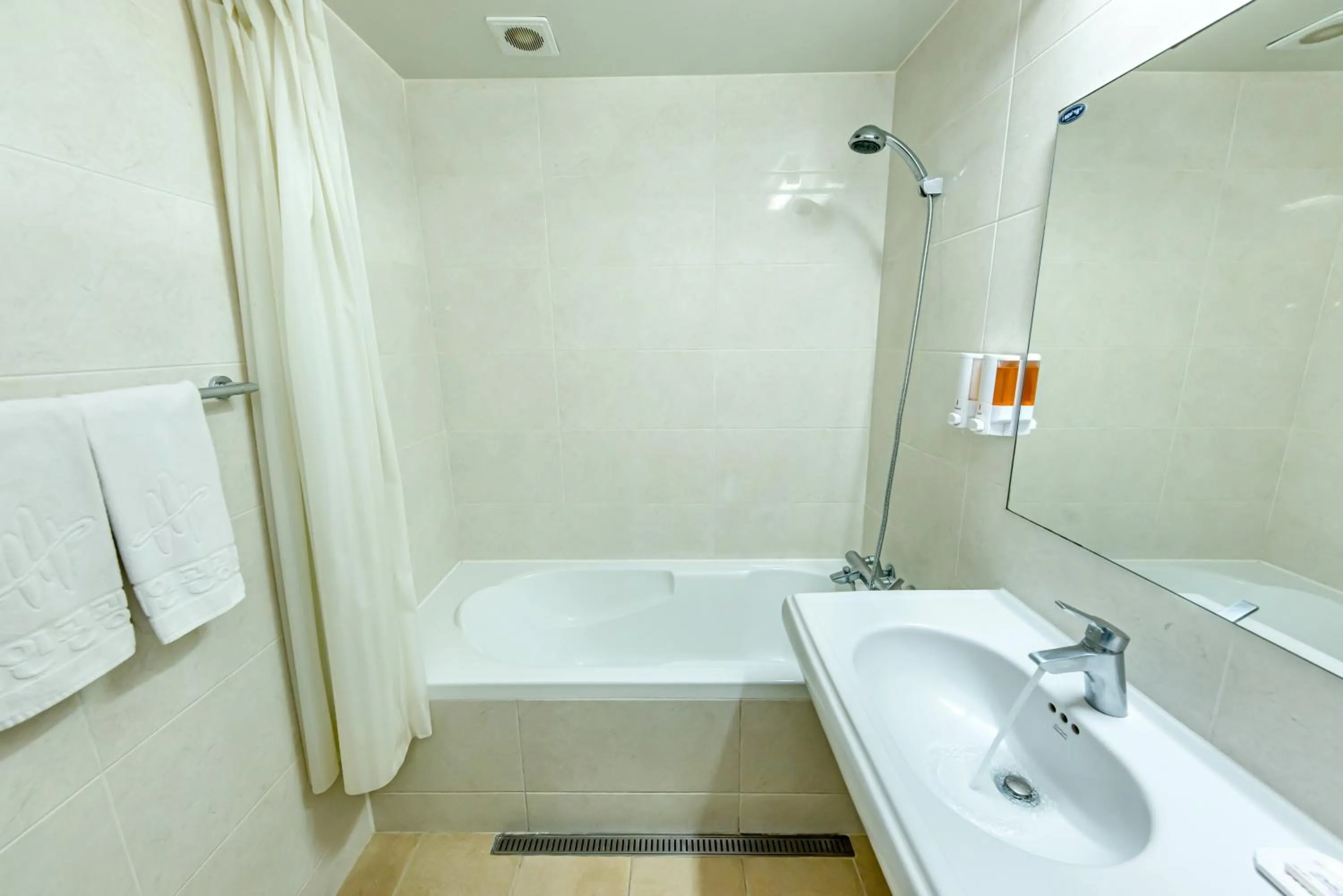 Bathroom in Samhaein Hotel