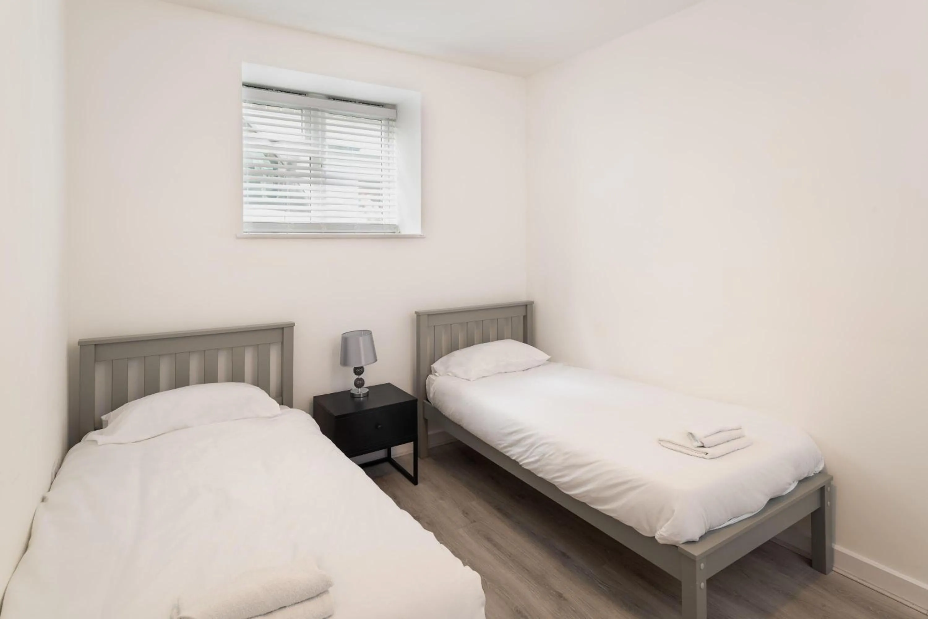 Bedroom, Bed in Trehawke House