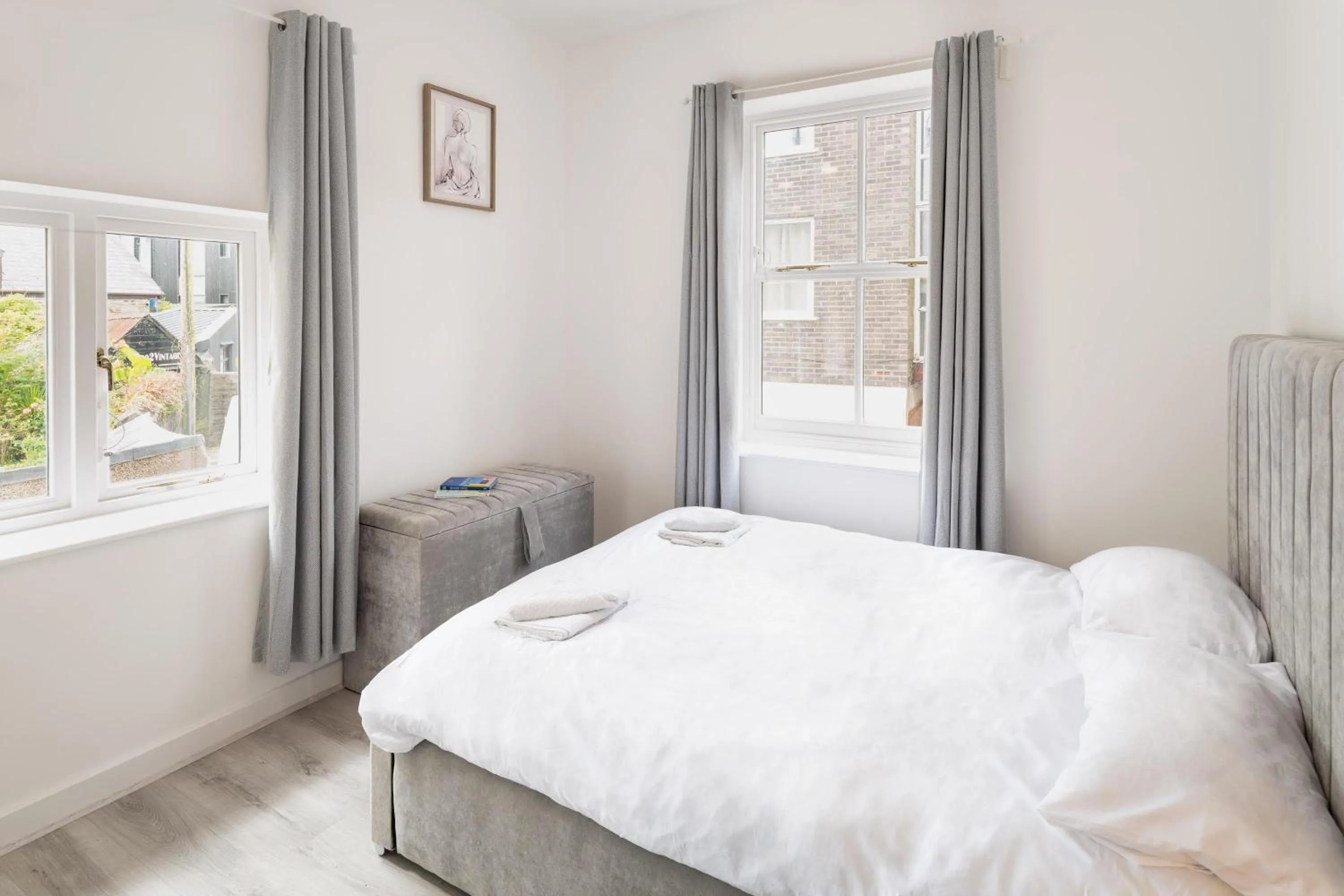 Bedroom, Bed in Trehawke House