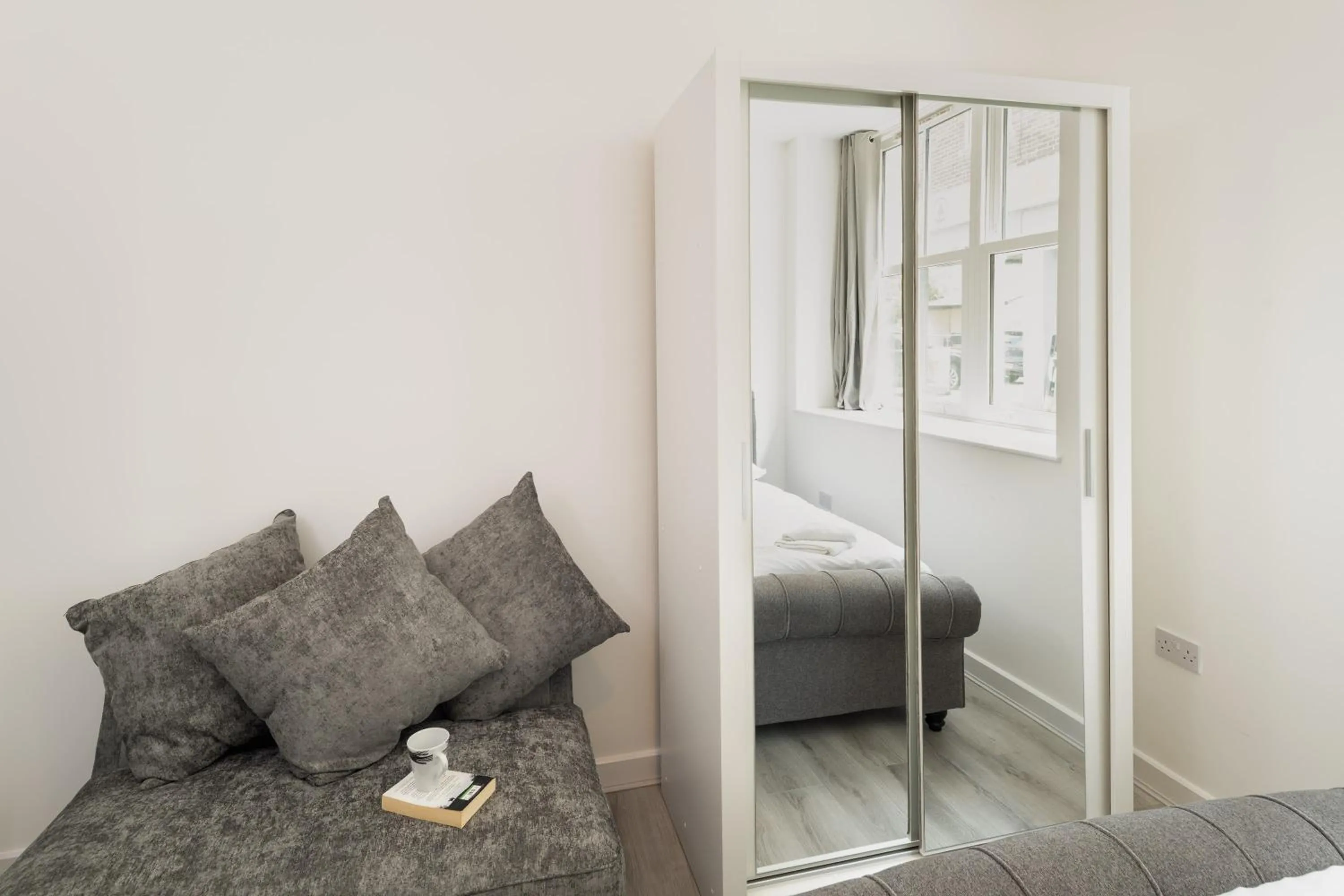 Bedroom, Bed in Trehawke House