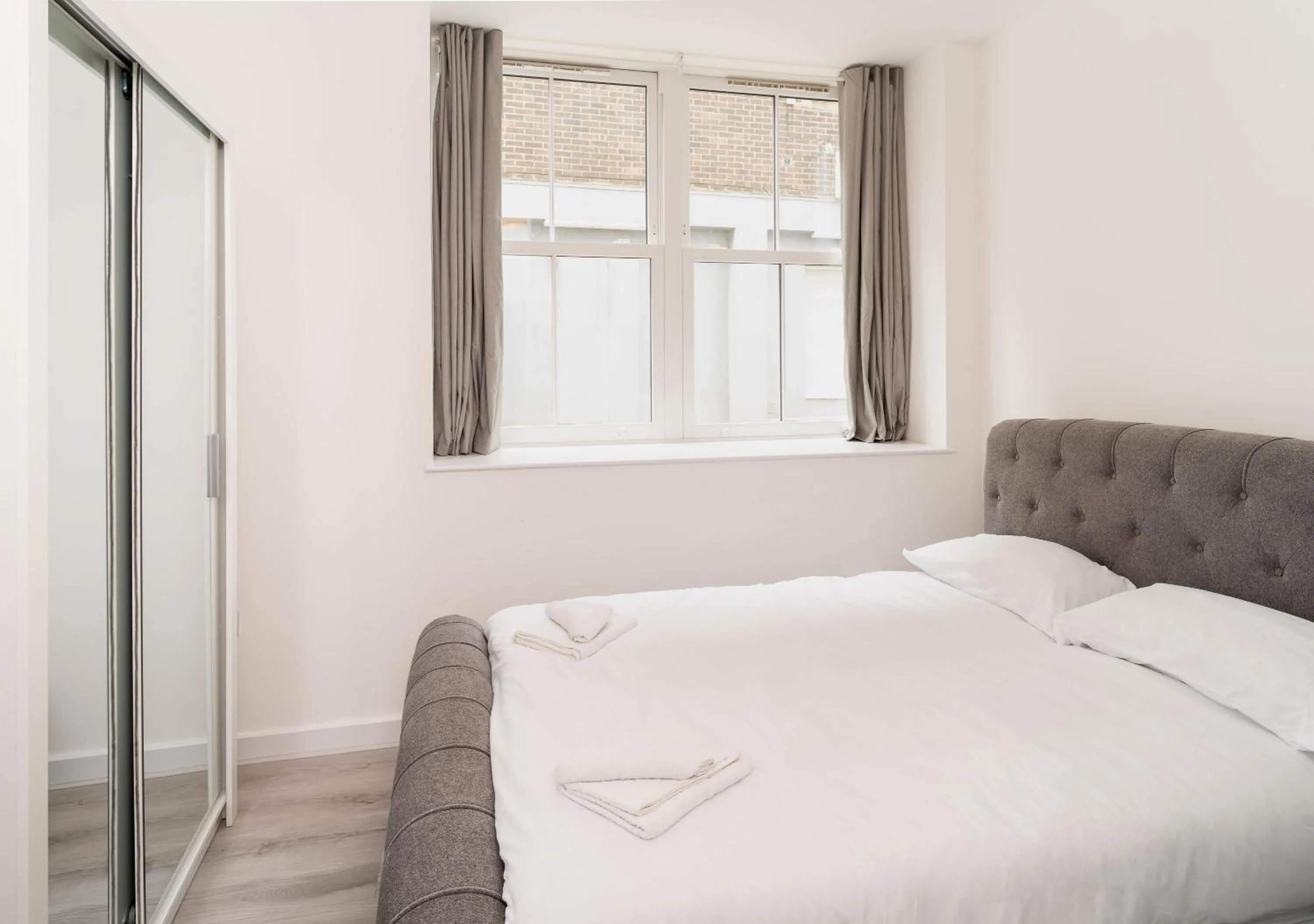 Bedroom, Bed in Trehawke House