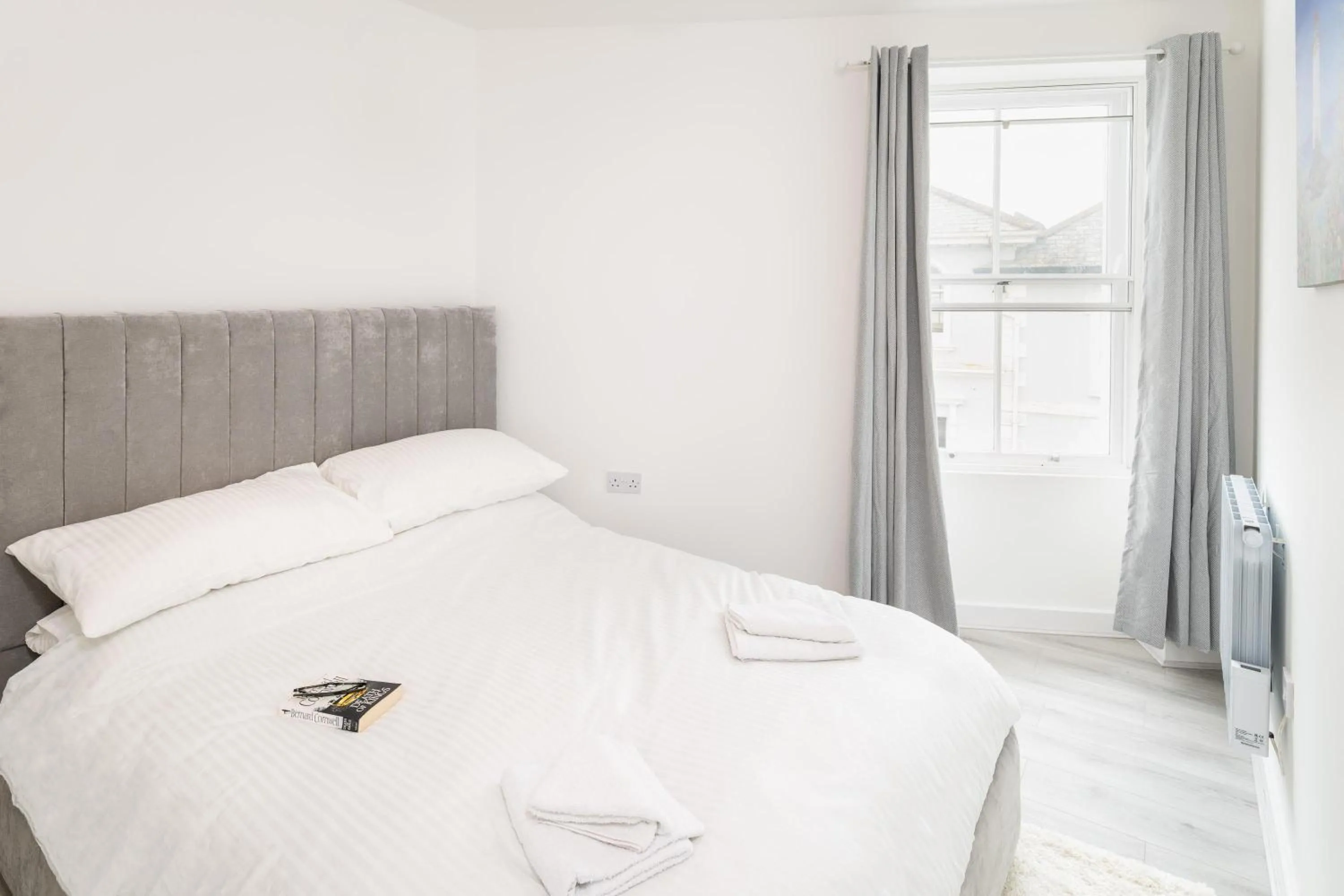 Bedroom, Bed in Trehawke House