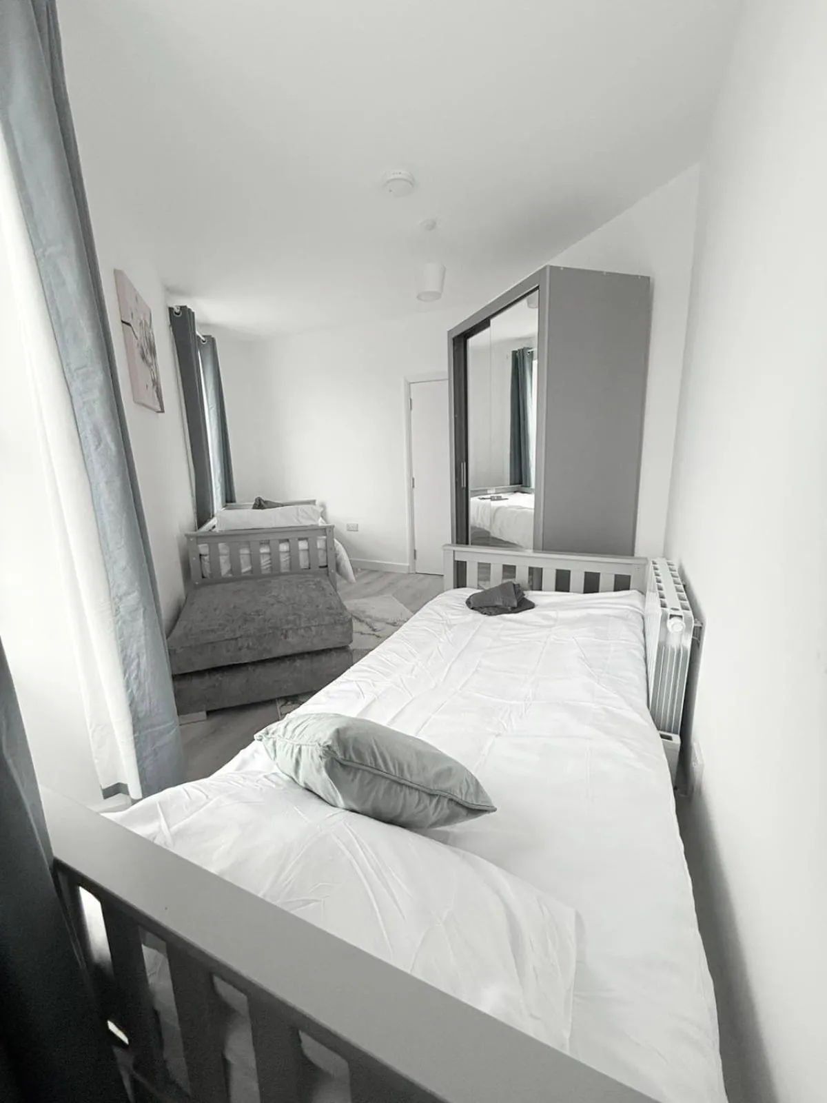 Bedroom, Bed in Trehawke House