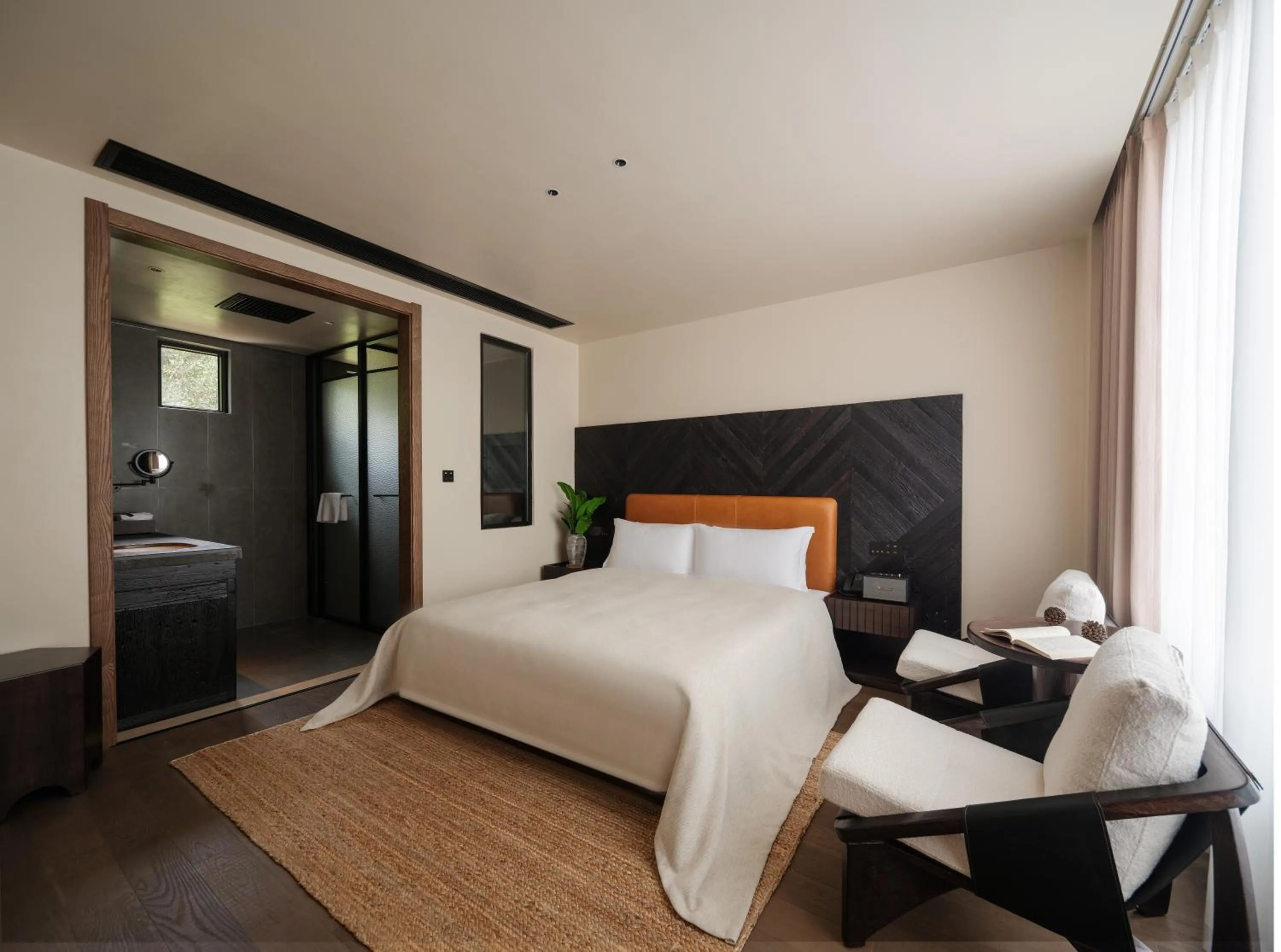 Bathroom, Bed in Lijiang jijian Xiangwang SOOOAN Luxury Resort Hotel