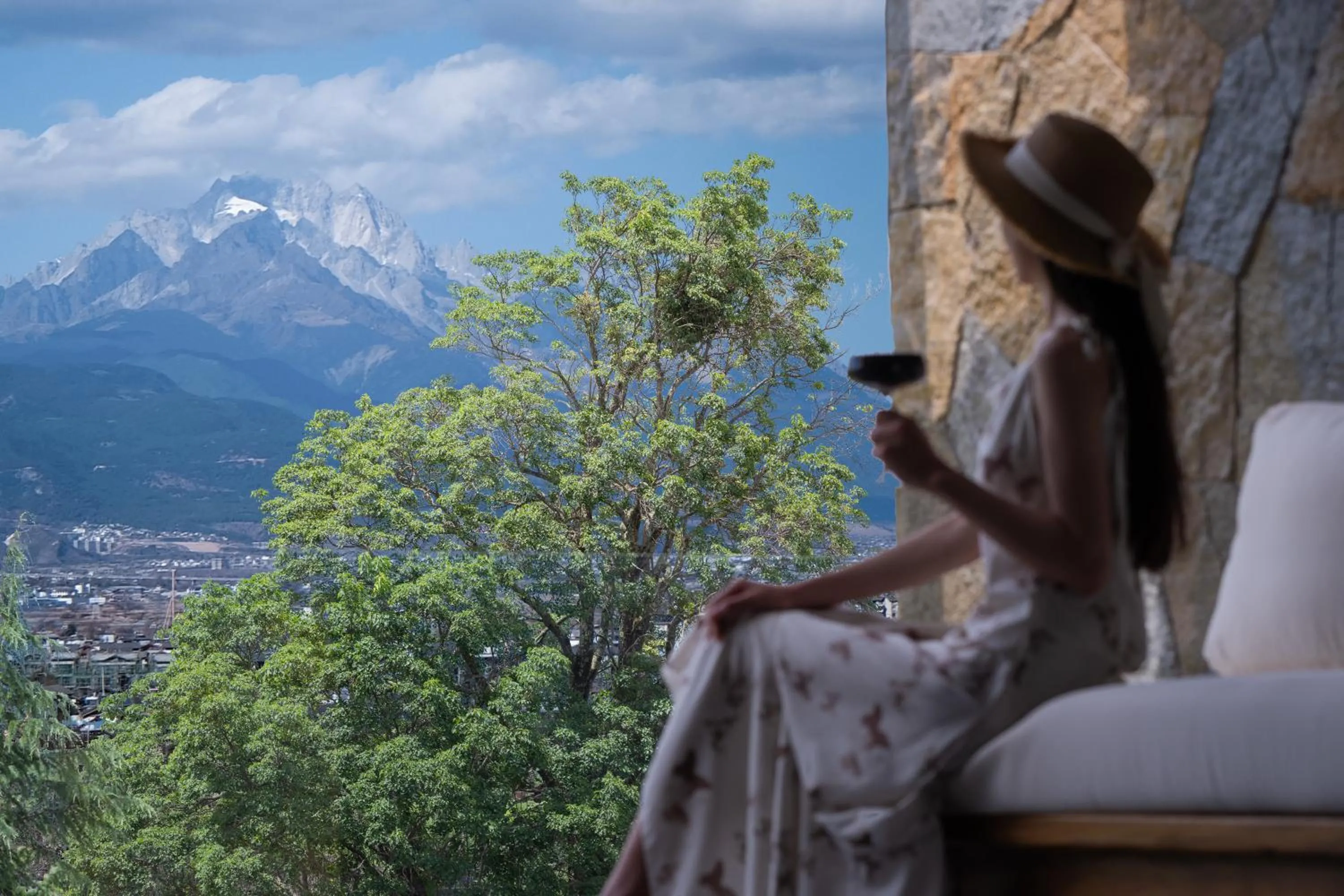 People in Lijiang jijian Xiangwang SOOOAN Luxury Resort Hotel