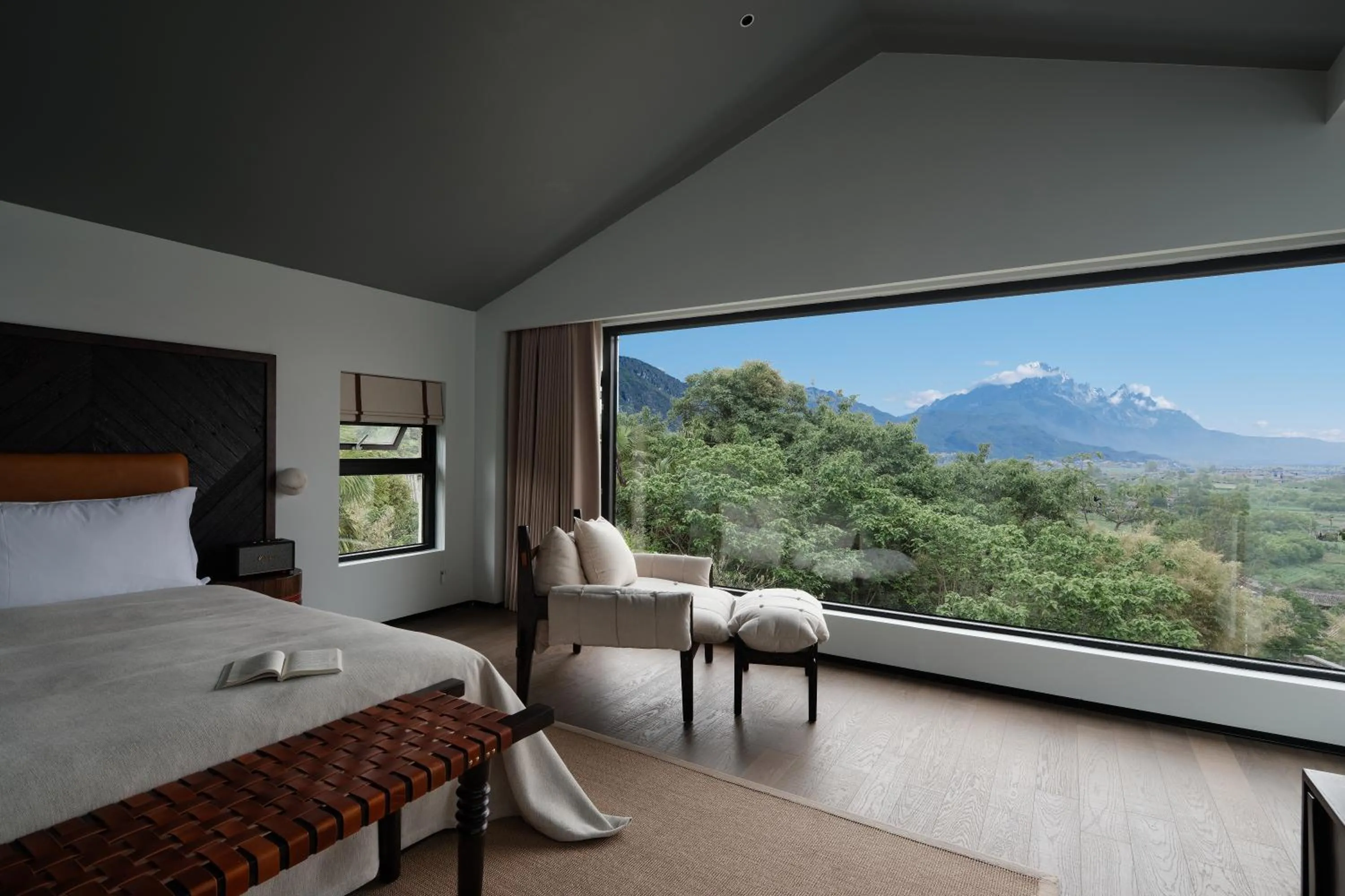 Natural landscape, Bed in Lijiang jijian Xiangwang SOOOAN Luxury Resort Hotel