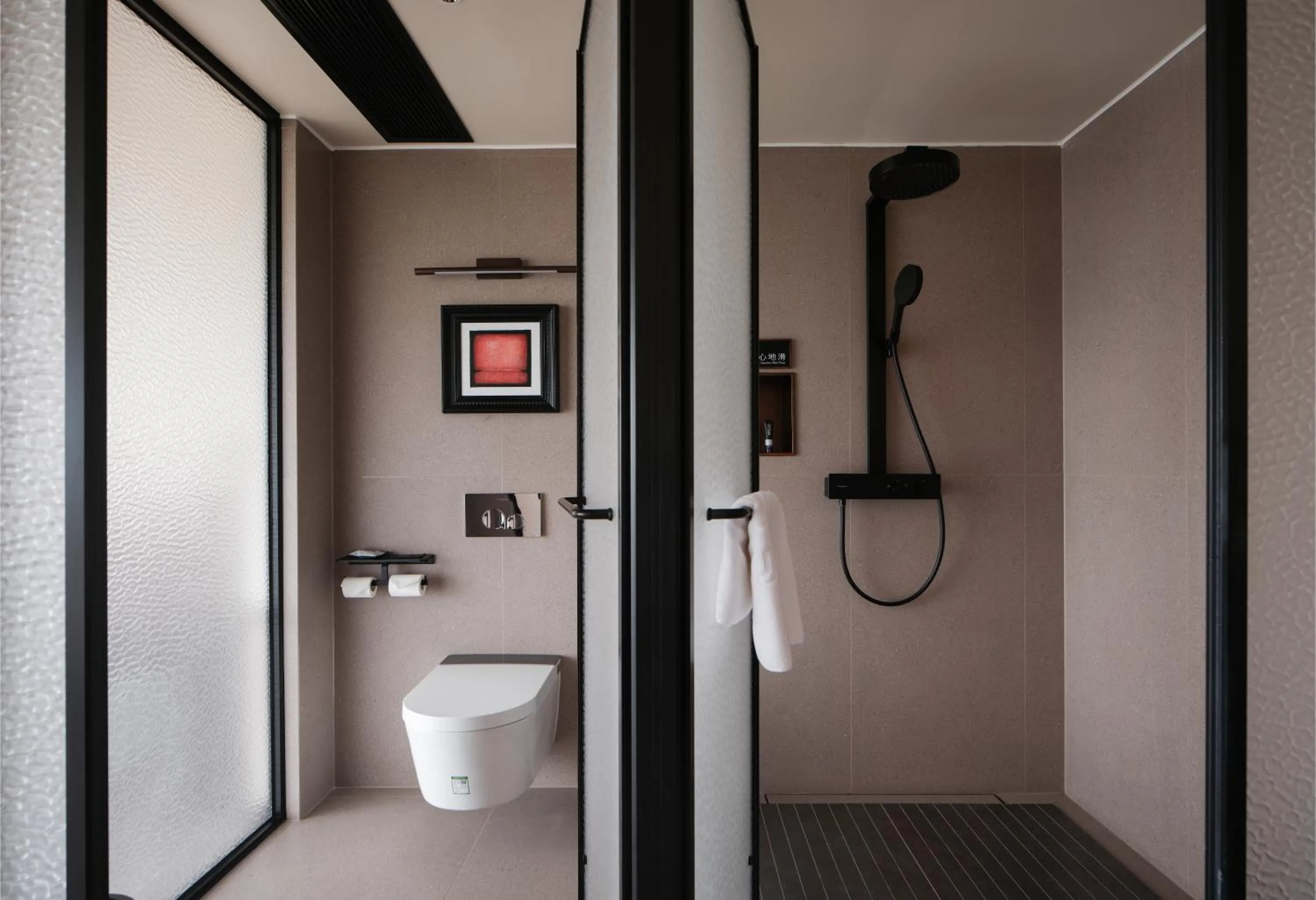 Shower in Lijiang jijian Xiangwang SOOOAN Luxury Resort Hotel