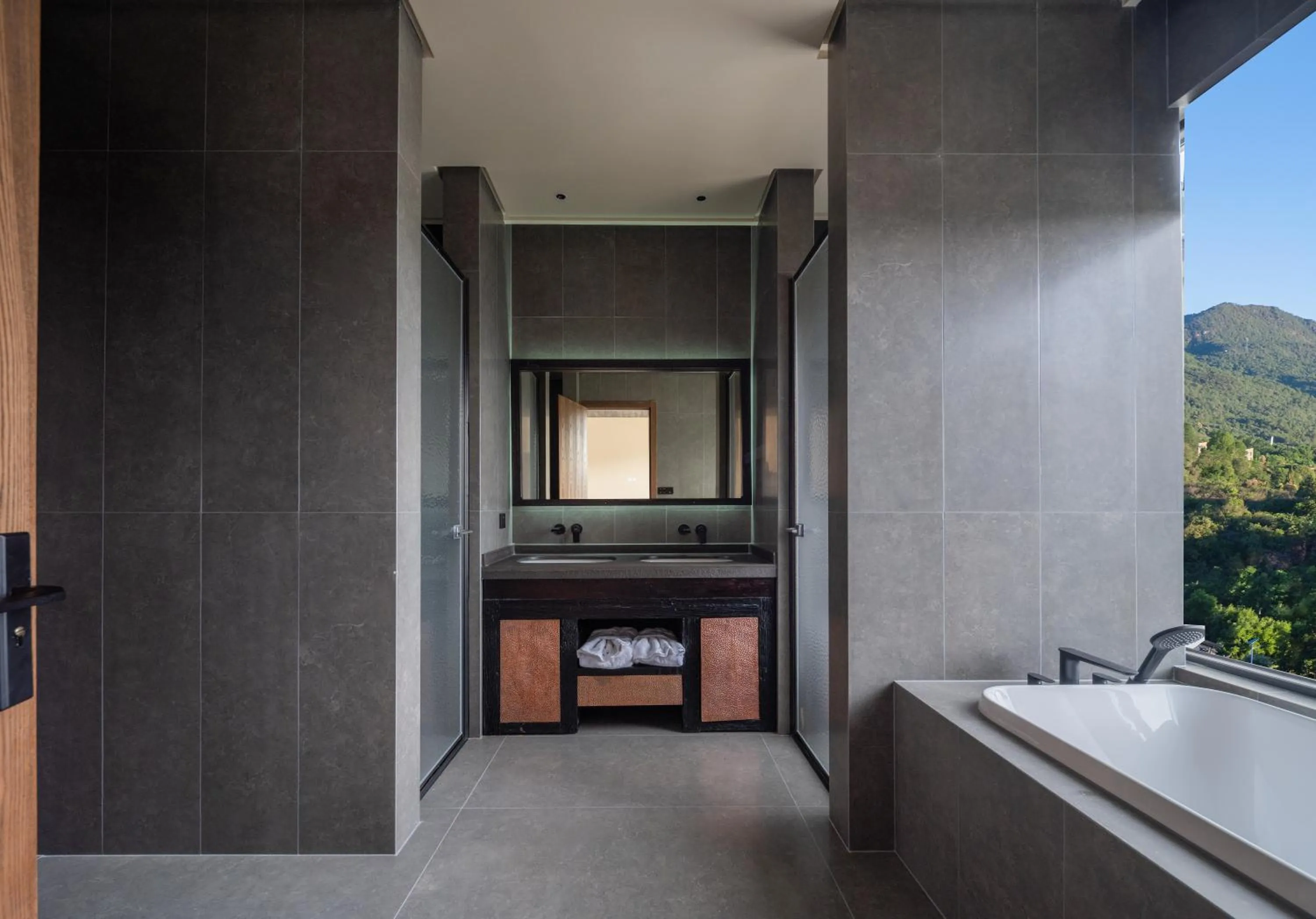 Shower in Lijiang jijian Xiangwang SOOOAN Luxury Resort Hotel