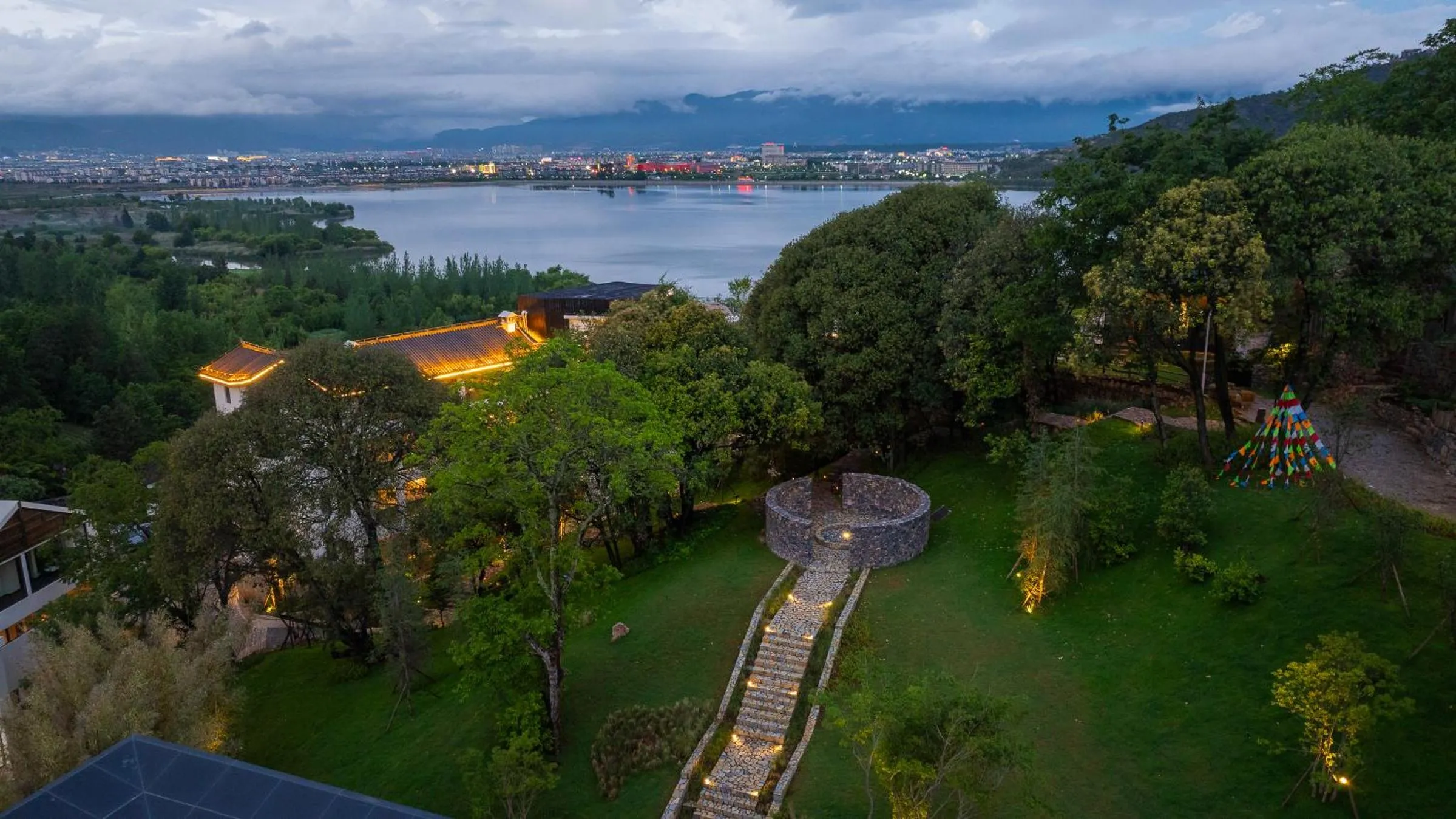 Nearby landmark in Lijiang jijian Xiangwang SOOOAN Luxury Resort Hotel