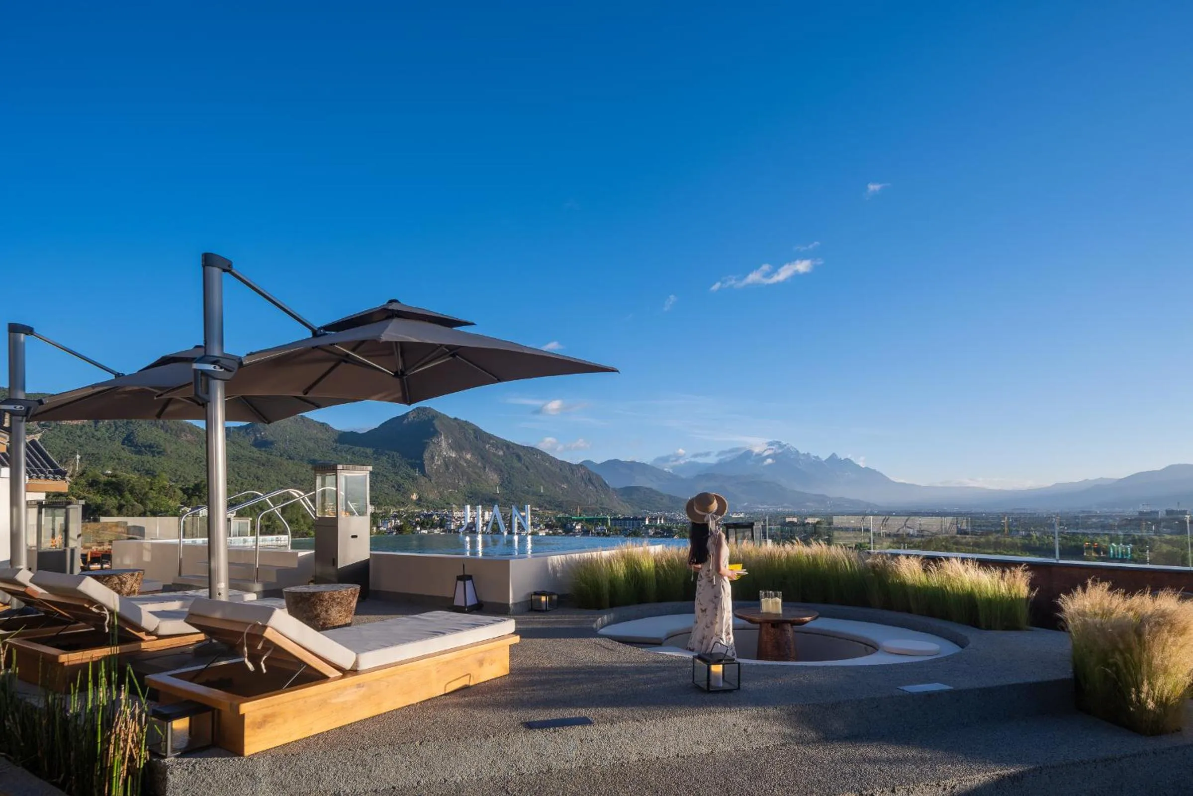 Balcony/Terrace in Lijiang jijian Xiangwang SOOOAN Luxury Resort Hotel