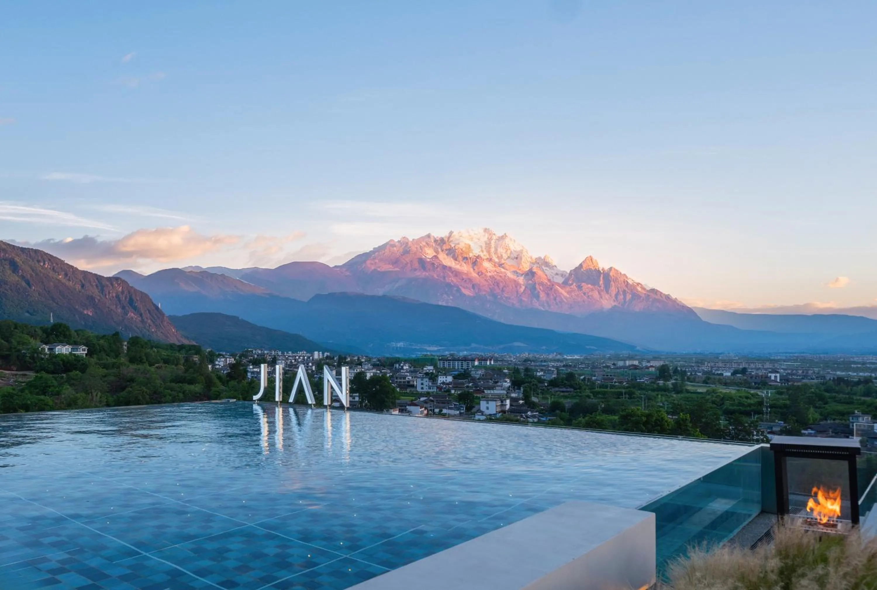 Lijiang jijian Xiangwang SOOOAN Luxury Resort Hotel
