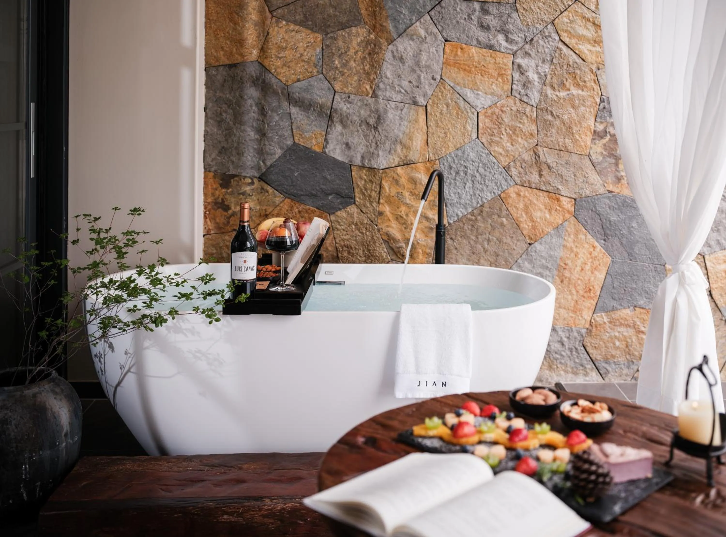 Food and drinks in Lijiang jijian Xiangwang SOOOAN Luxury Resort Hotel