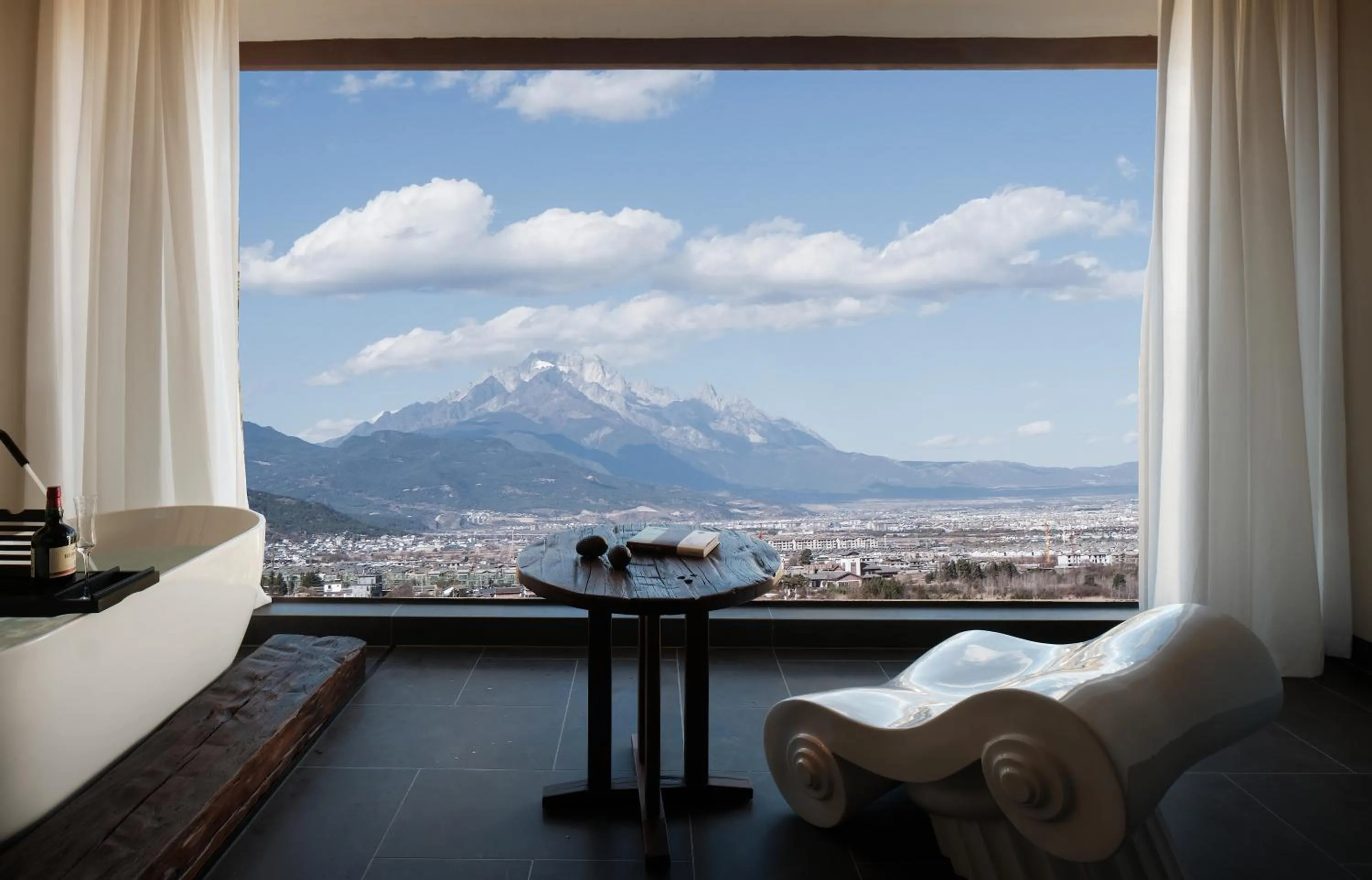 Nearby landmark in Lijiang jijian Xiangwang SOOOAN Luxury Resort Hotel