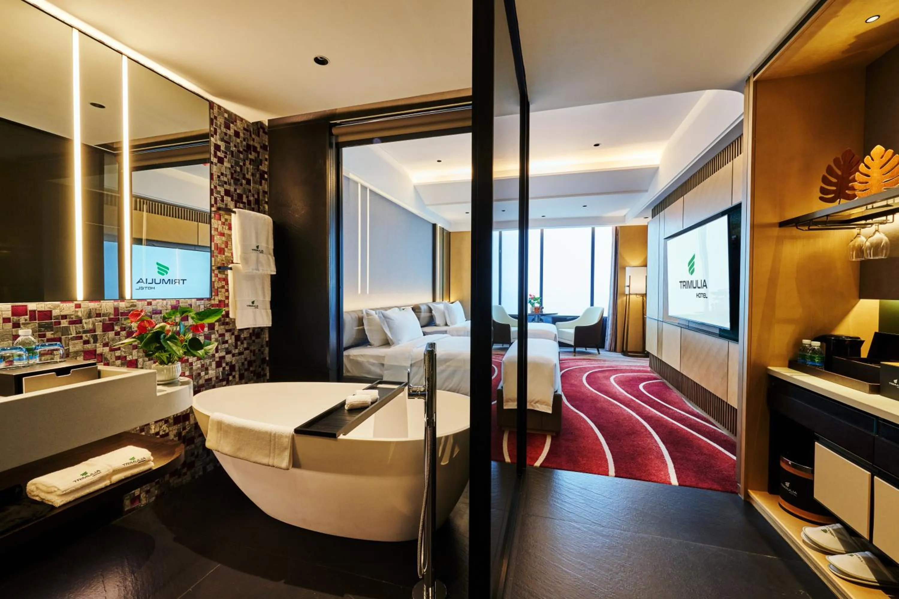 Bathroom, Bed in TRIMULIA Hotel