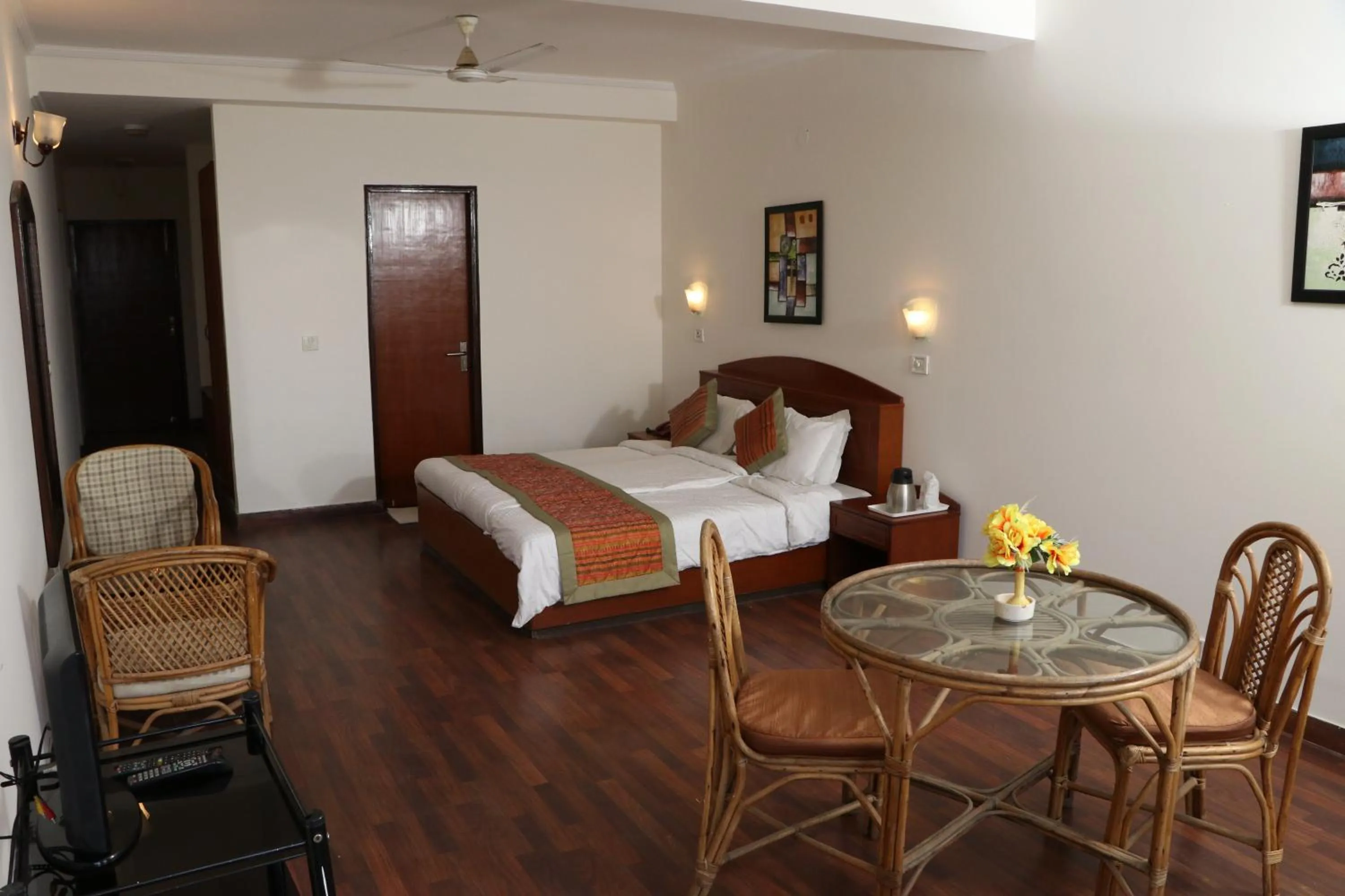 Photo of the whole room, Bed in Woodsvilla Residency Ranikhet