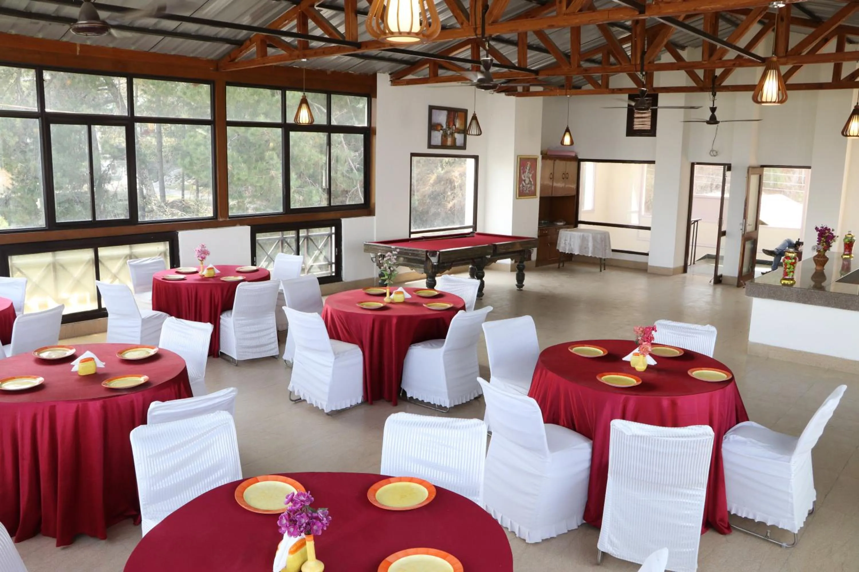 Restaurant/places to eat in Woodsvilla Residency Ranikhet