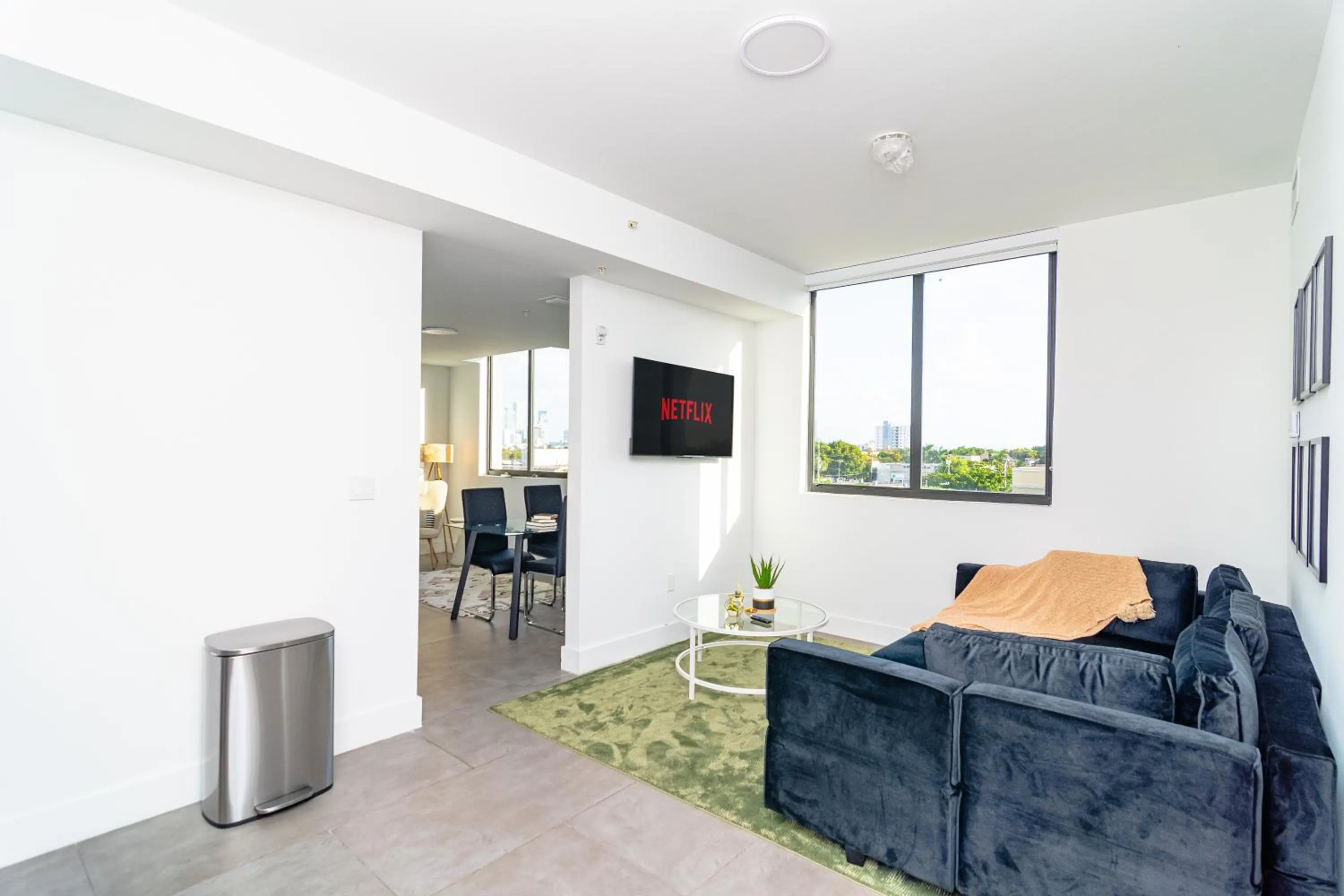 Deluxe King Studio in MetroPark Hotel
