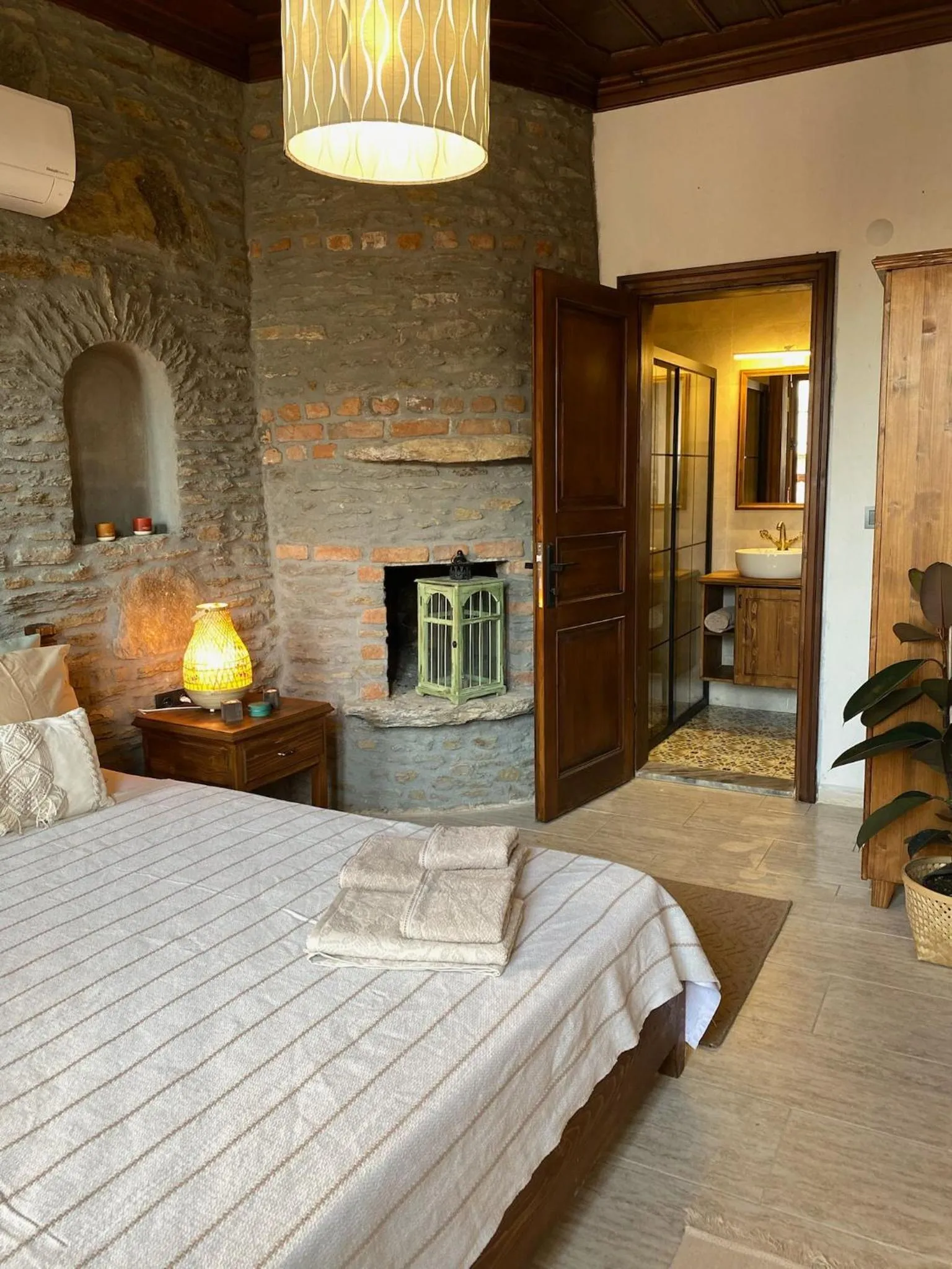 Bed in Şirince Kirke Otel