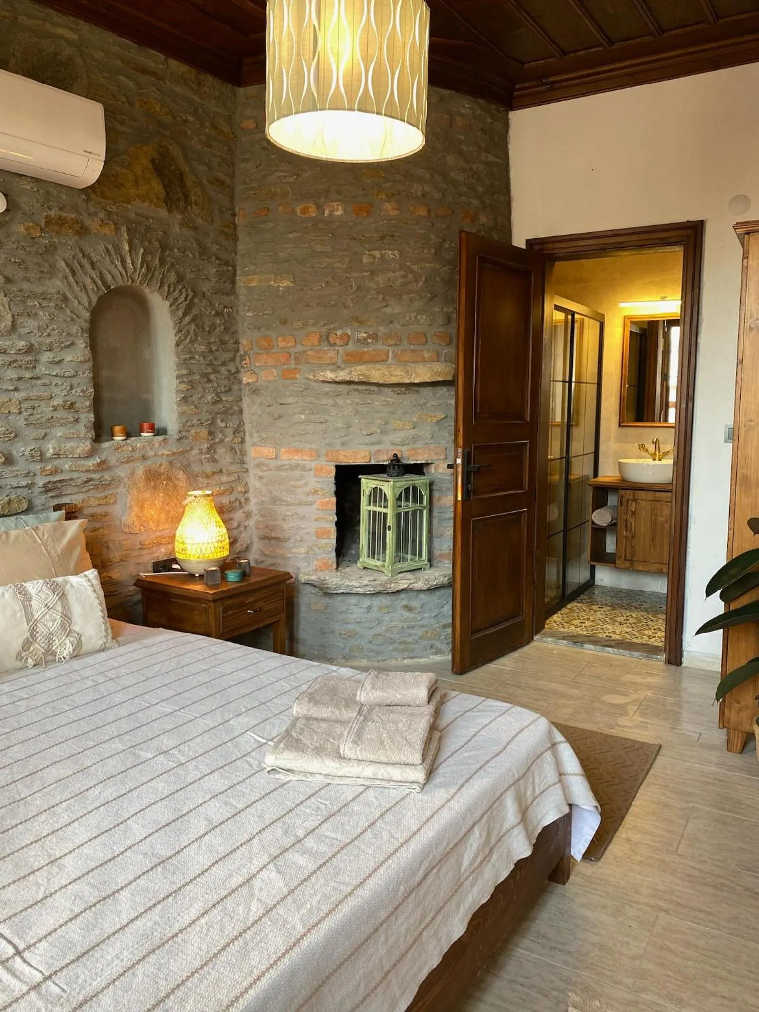 Bed in Şirince Kirke Otel