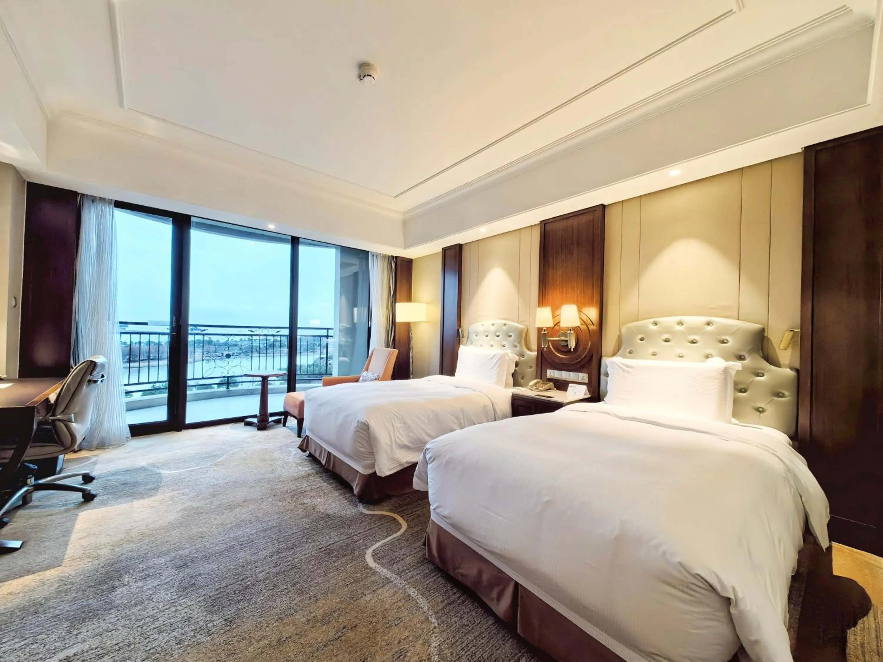 Bed in DoubleTree by Hilton Ningbo - Chunxiao