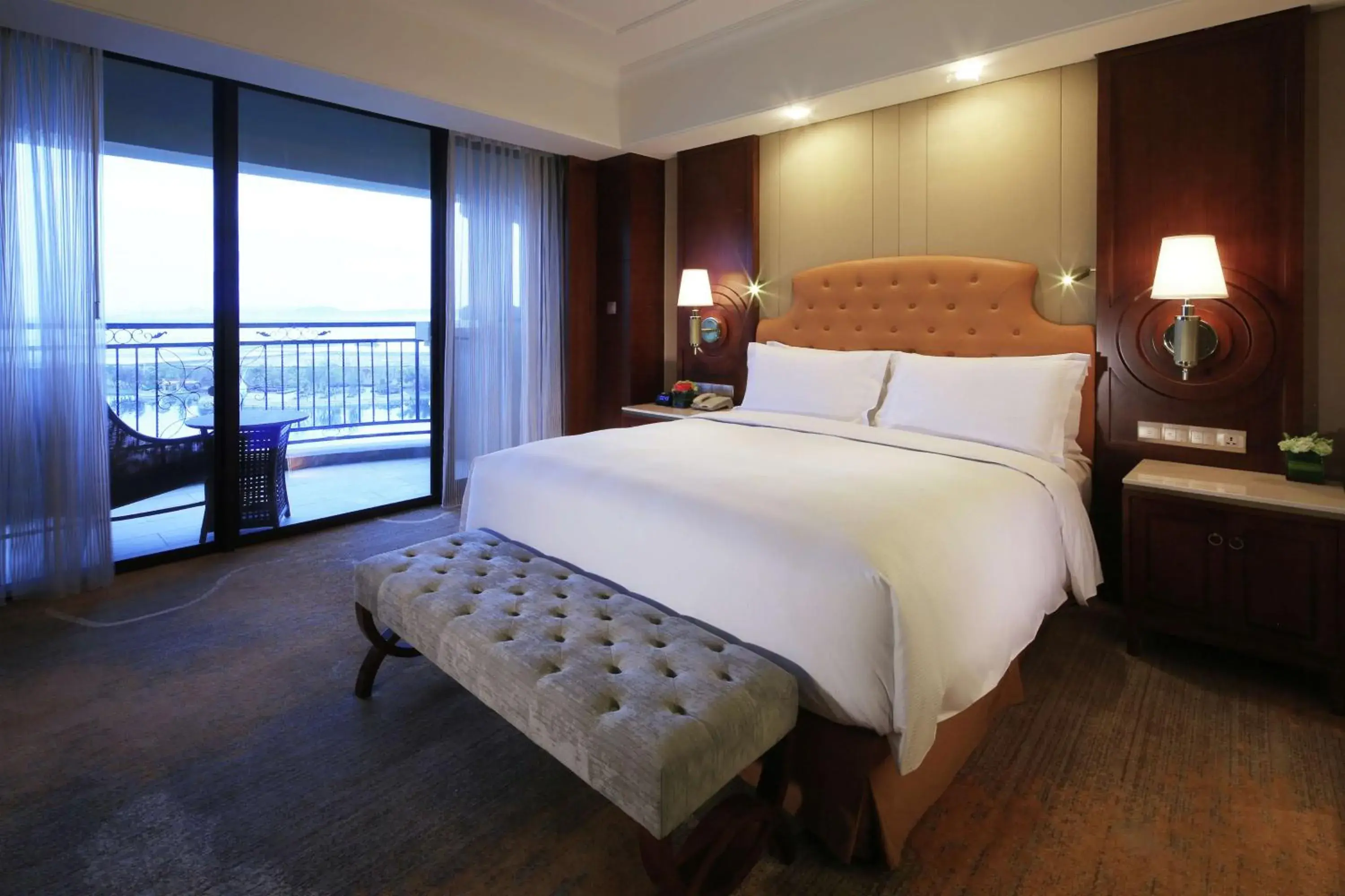 Bed in DoubleTree by Hilton Ningbo - Chunxiao Bed in DoubleTree by Hilton Ningbo - Chunxiao