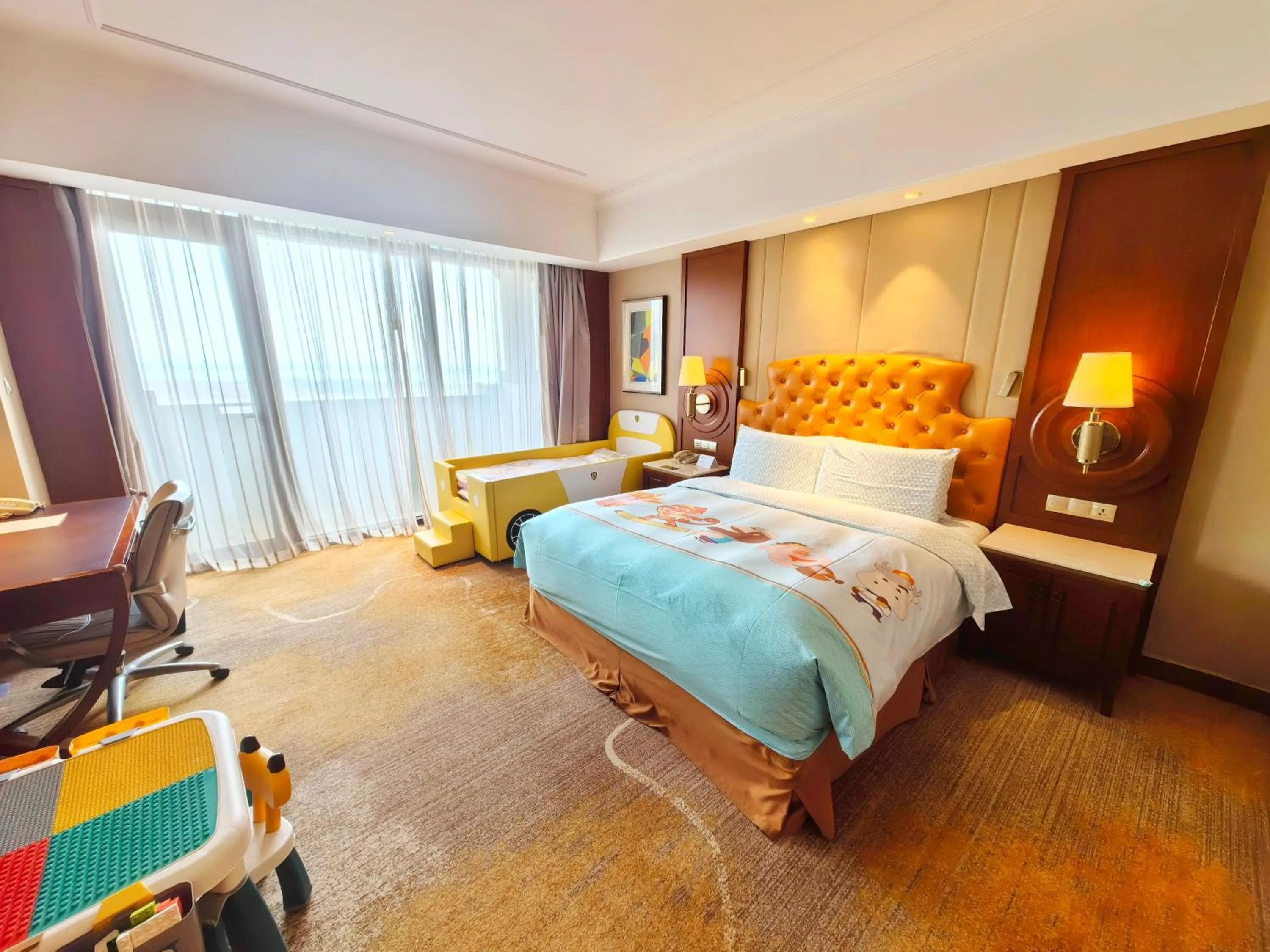Photo of the whole room, Bed in DoubleTree by Hilton Ningbo - Chunxiao
