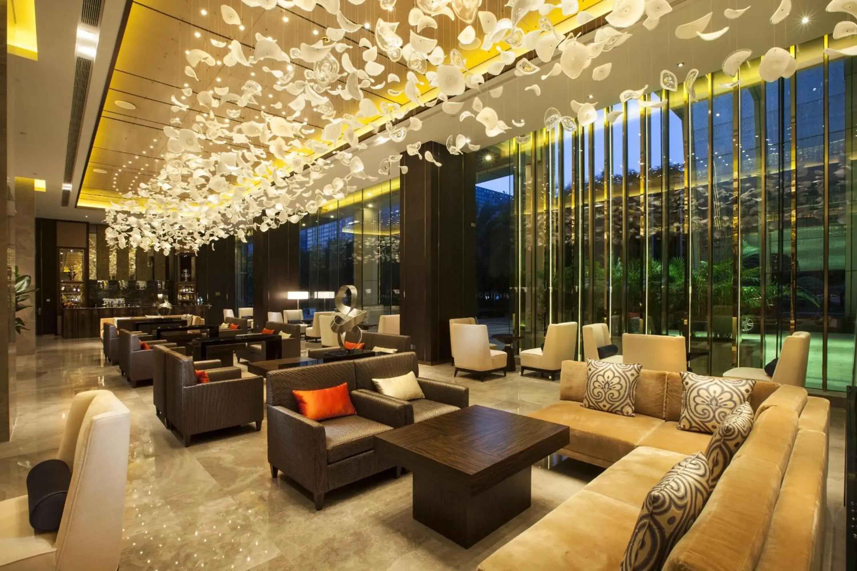 Lounge or bar in Hilton Shenzhen Futian Lounge or bar in Hilton Shenzhen Futian