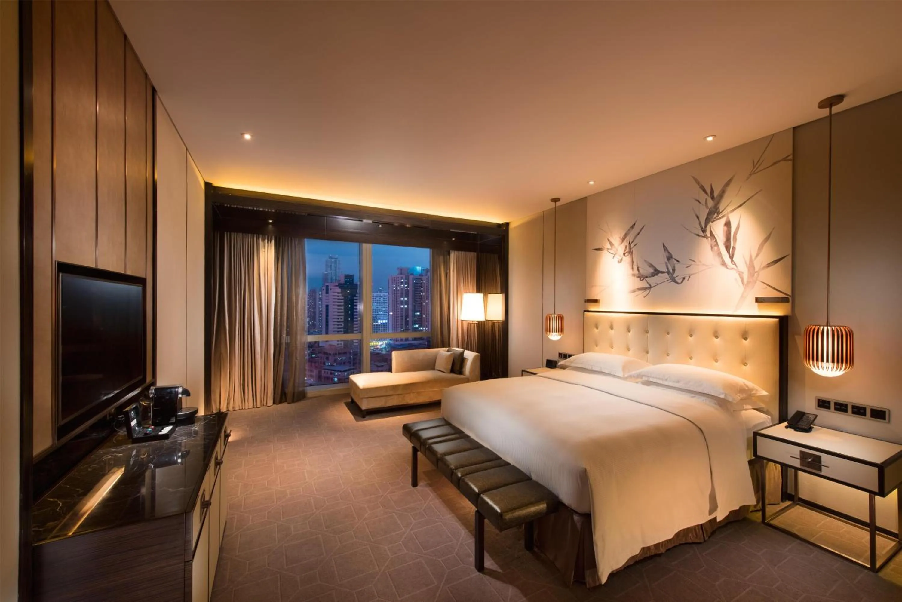 Bedroom, Bed in Hilton Shenzhen Futian