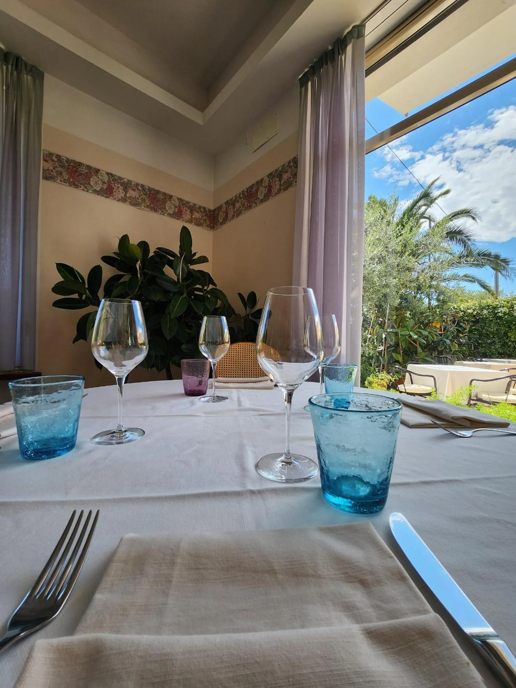 Restaurant/places to eat in Hotel 2 Palme