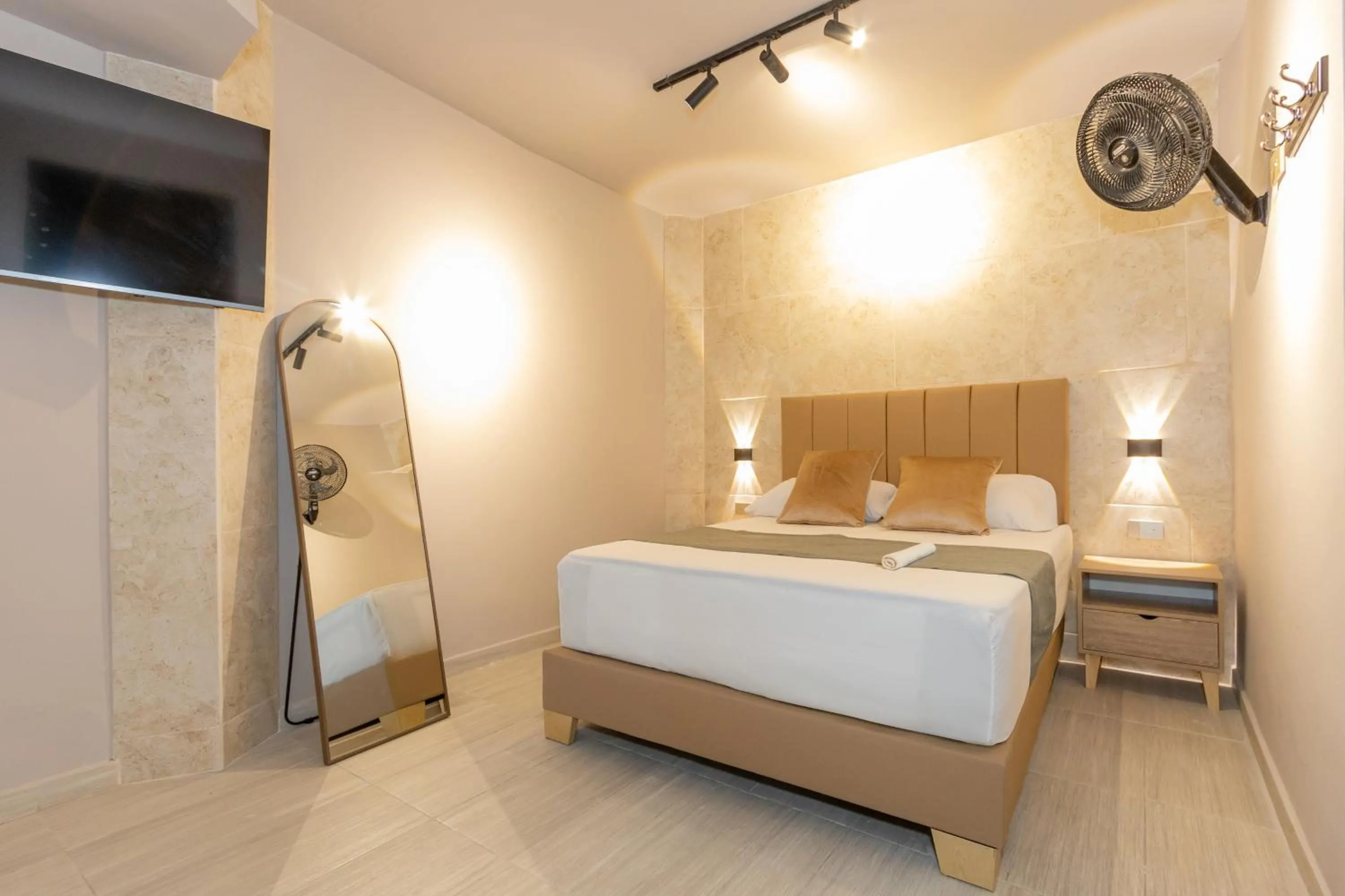 Large Twin Room in Hotel Garden Laureles