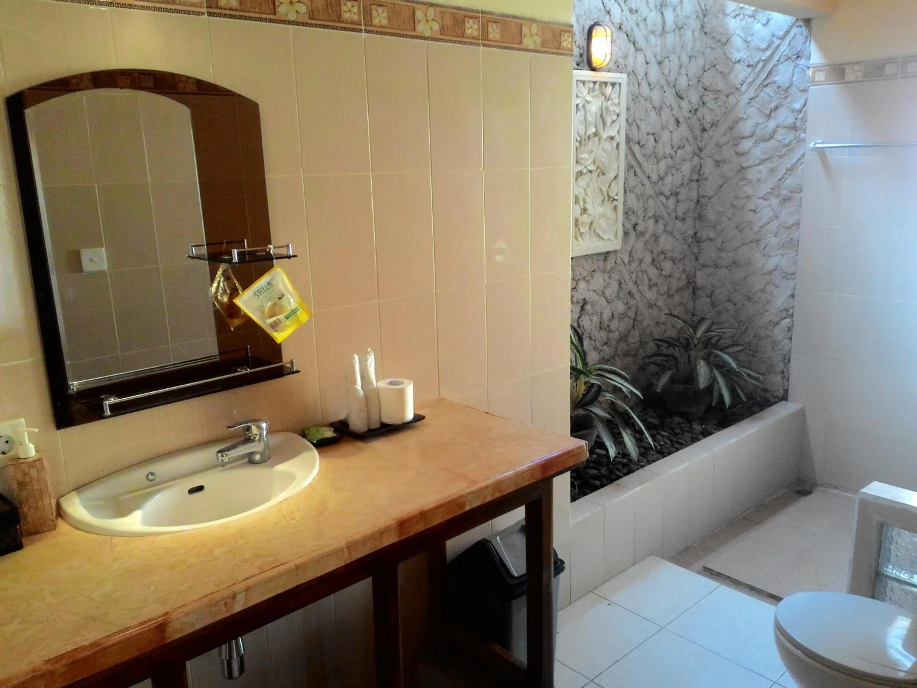 Bathroom in Segara Wangi Beach Cottages