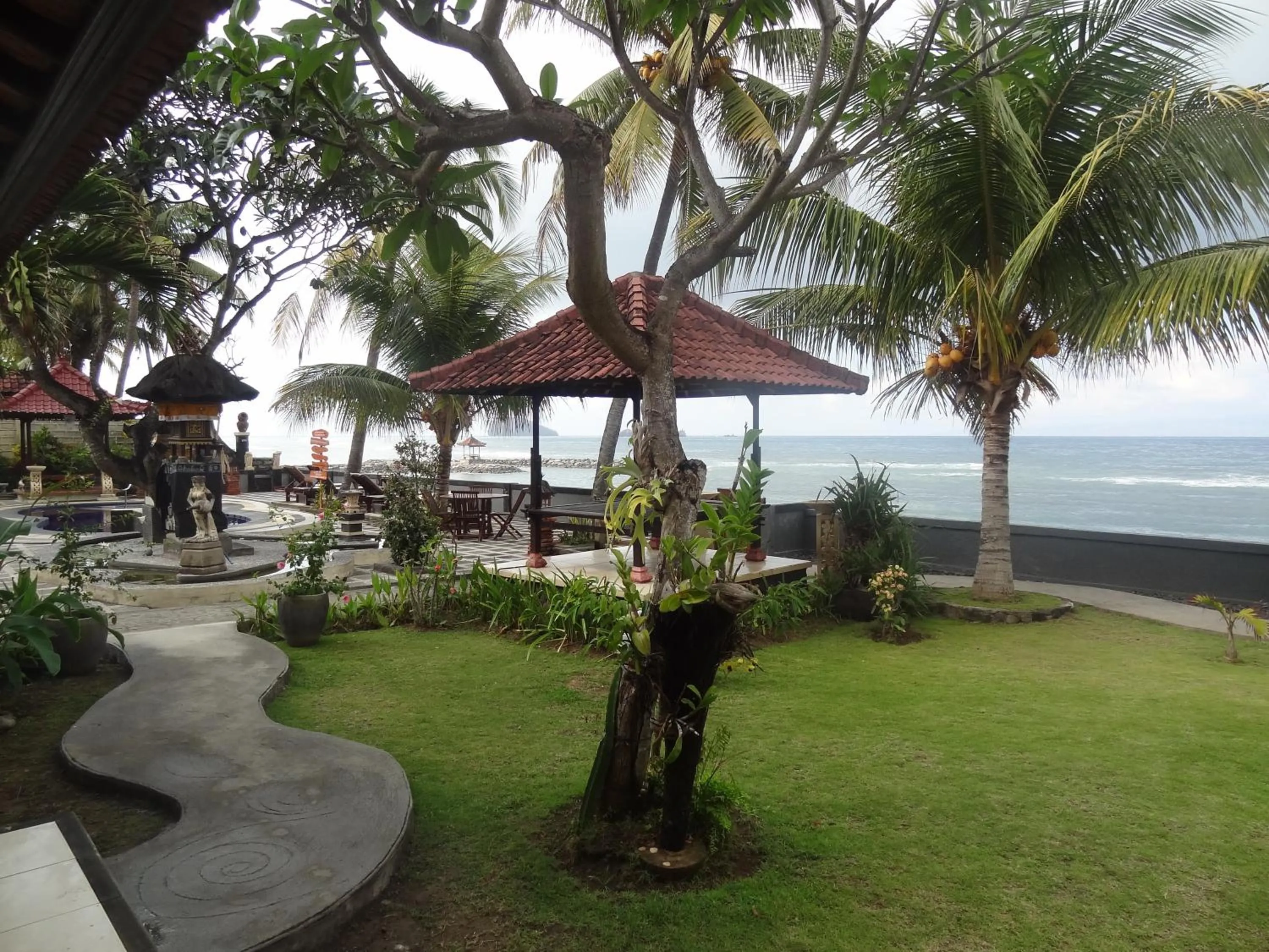 Garden in Segara Wangi Beach Cottages