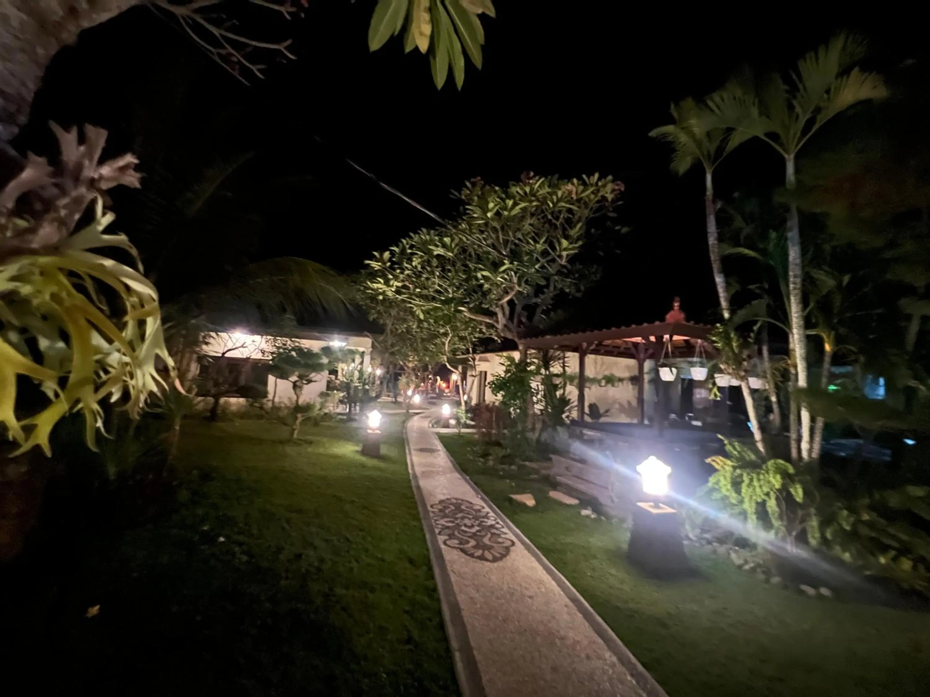 Garden in Segara Wangi Beach Cottages