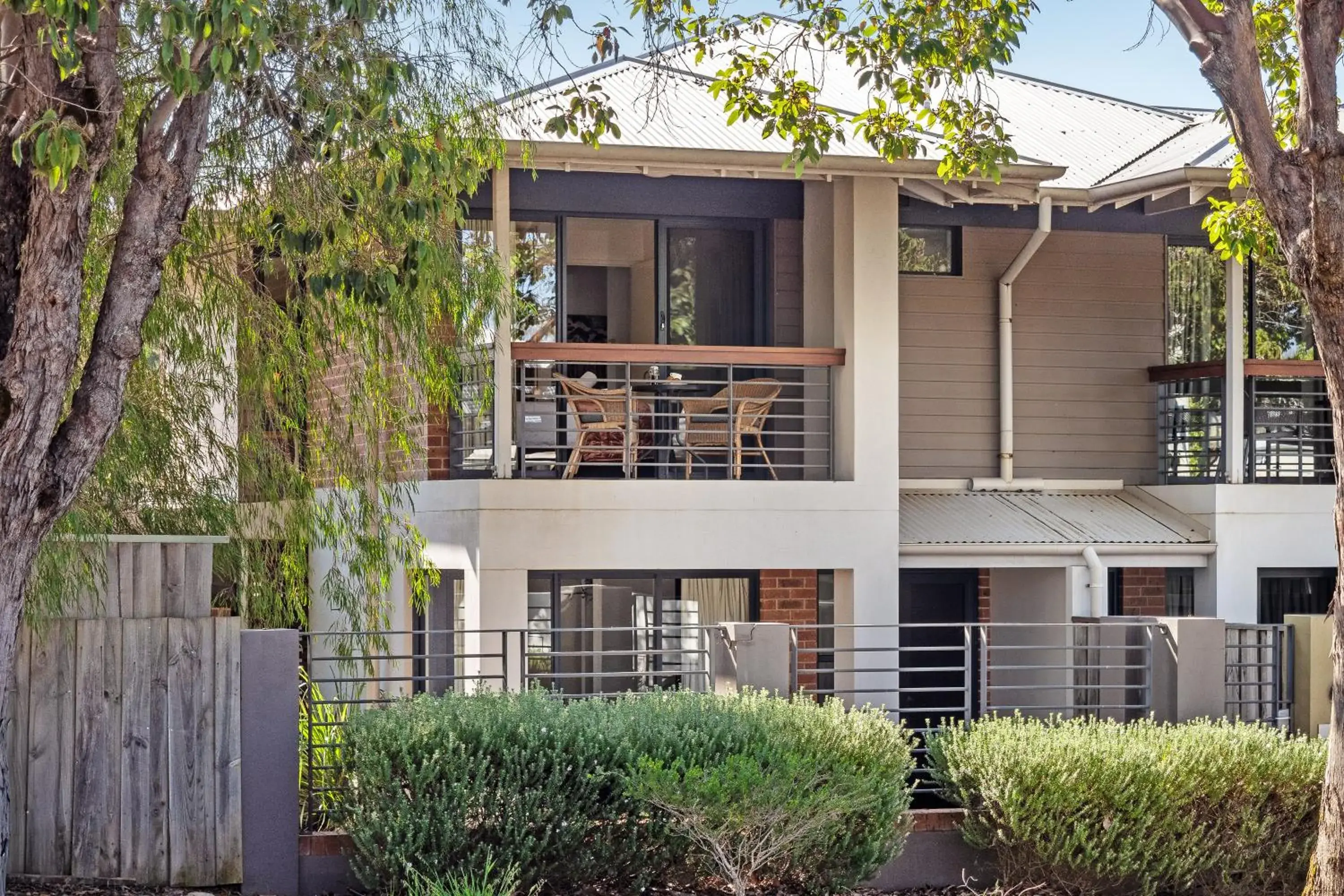 Apartment 46 - Town Central - Close to Walktrails Apartment 46 - Town Central - Close to Walktrails