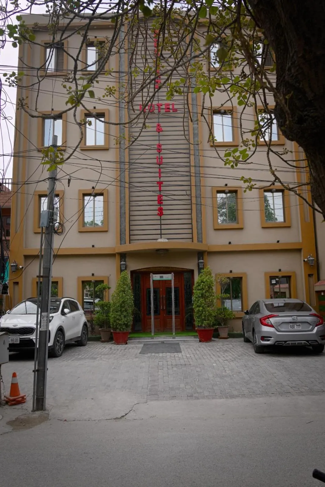 Neshaz Hotel & Suites