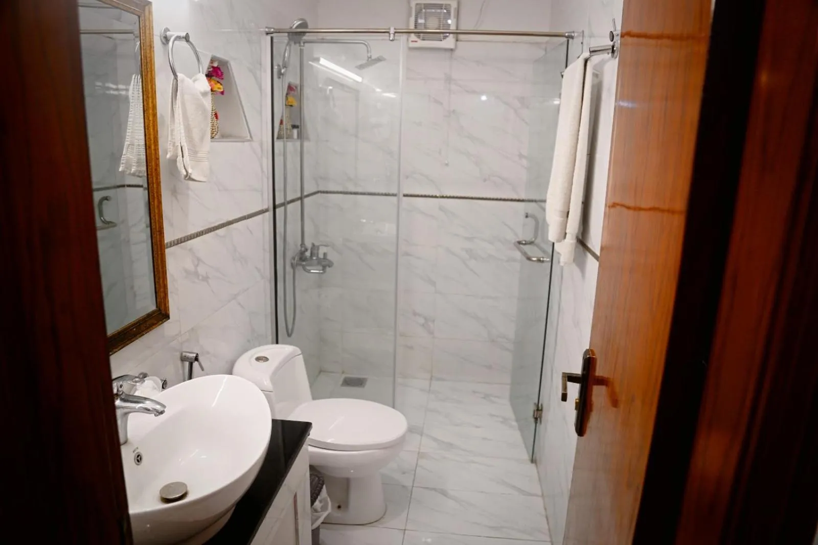 Neshaz Hotel & Suites
