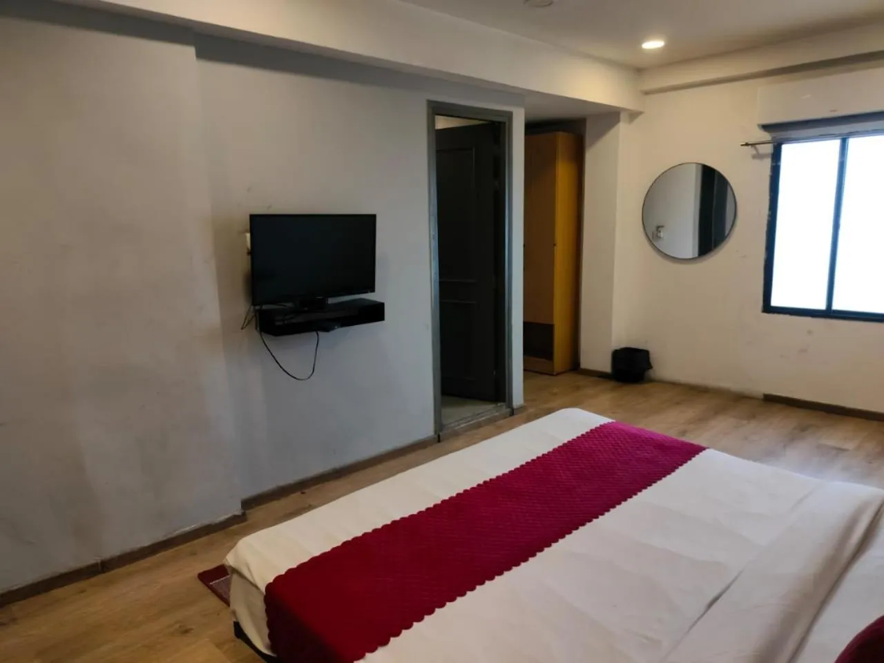 Photo of the whole room, Bed in SwagStay Hotel Century, Nagpur